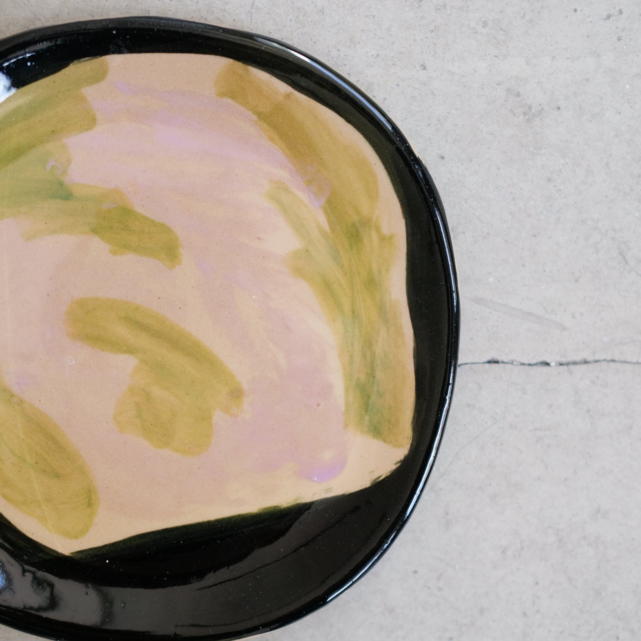 Assiette SP2402 en faïence rouge D 19cm - Multicolore d'Héloise Bariol chez Brutal Ceramics