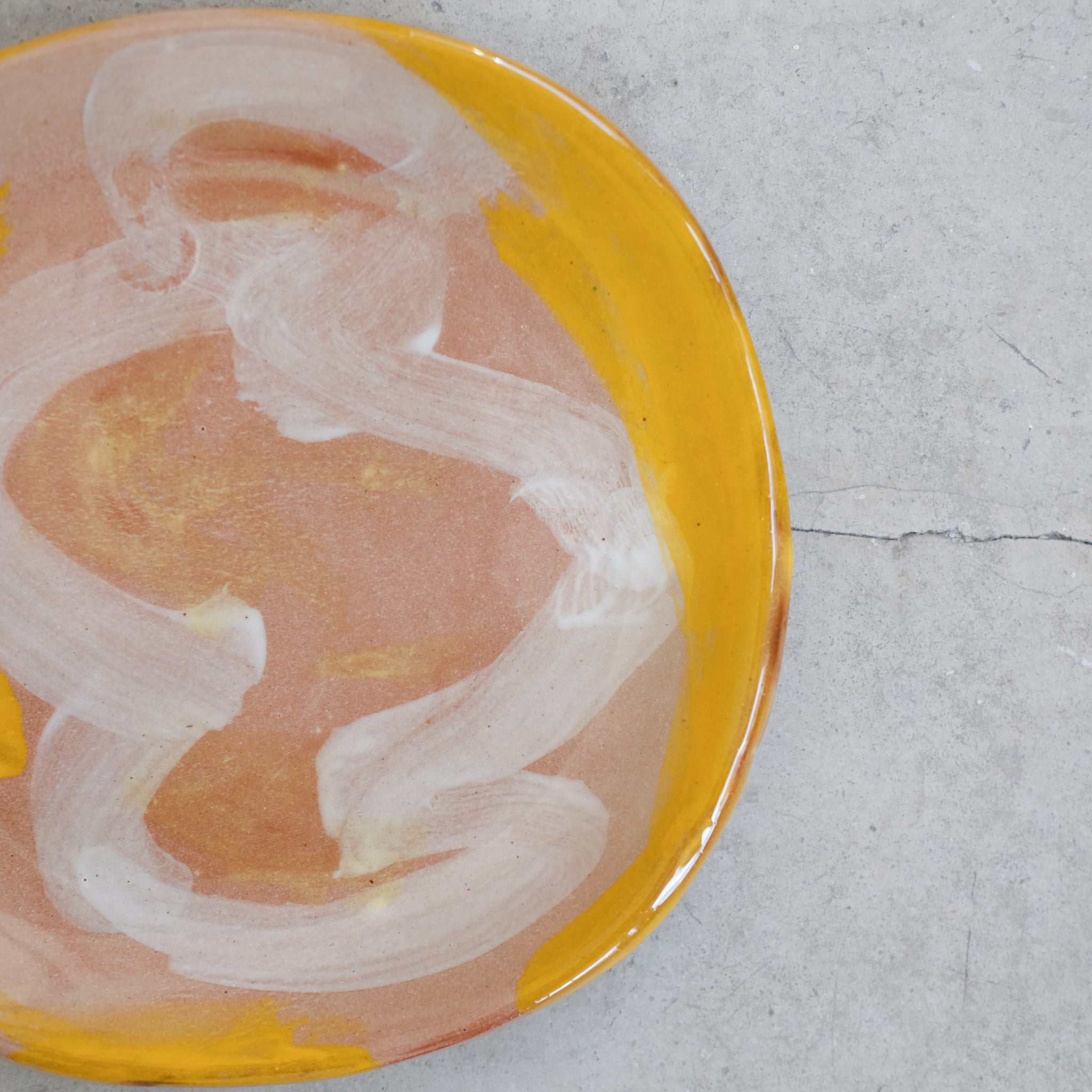 Assiette SP2403 en faïence rouge D 19cm - Multicolore d'Héloise Bariol chez Brutal Ceramics