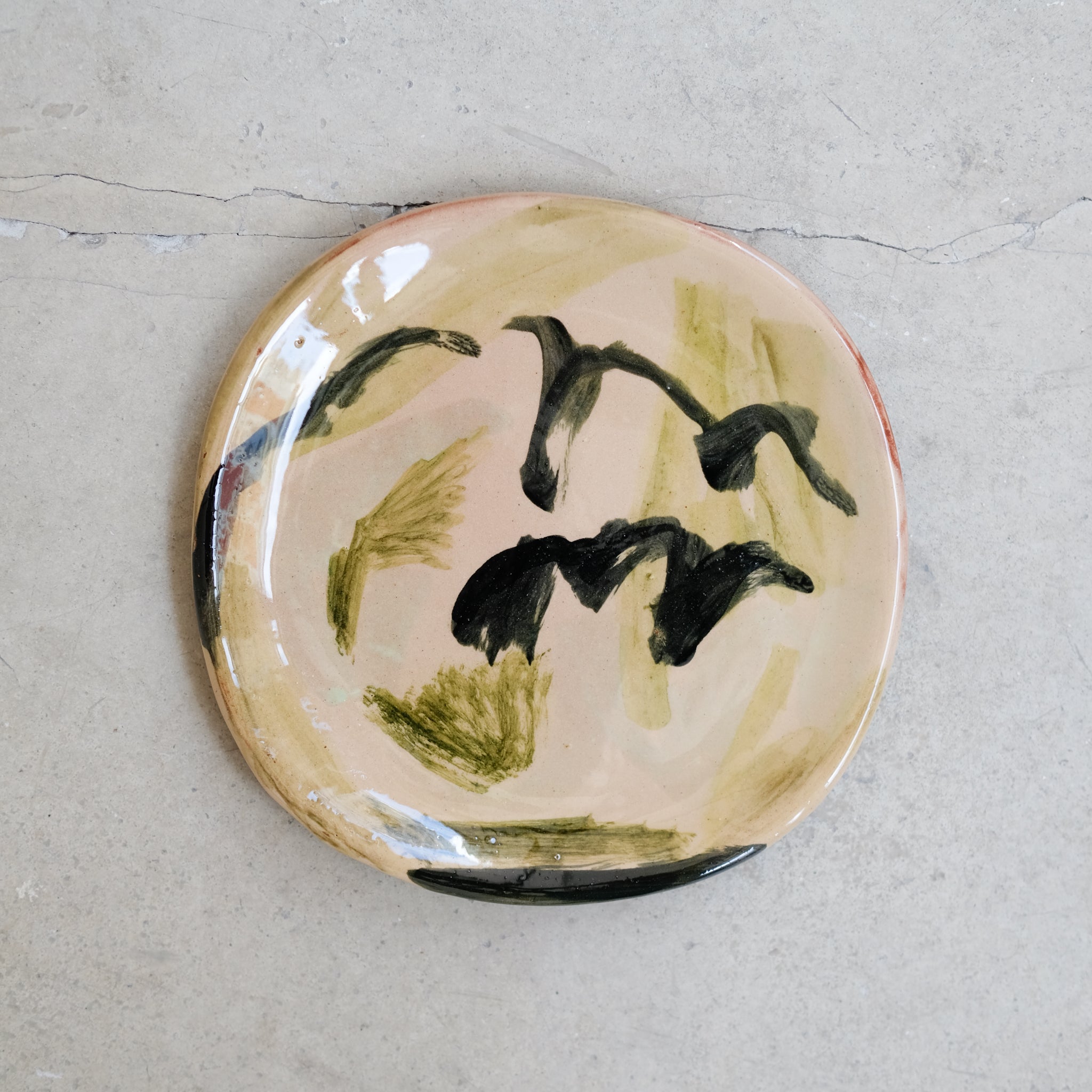 Assiette SP2406 en faïence rouge D 19cm - Multicolore d'Héloise Bariol chez Brutal Ceramics