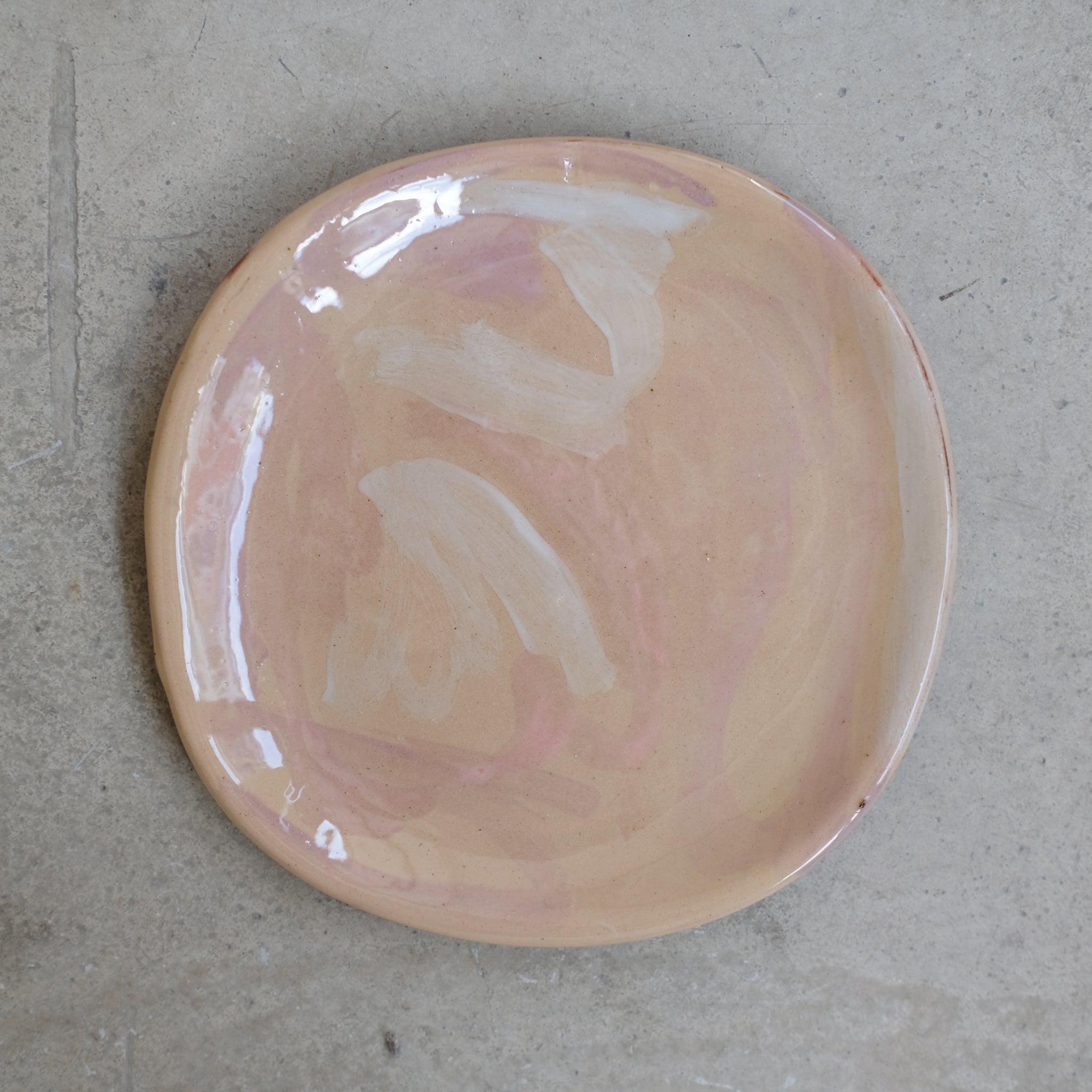 Assiette SP2415 en faïence rouge D 19cm - Multicolore d'Héloise Bariol chez Brutal Ceramics