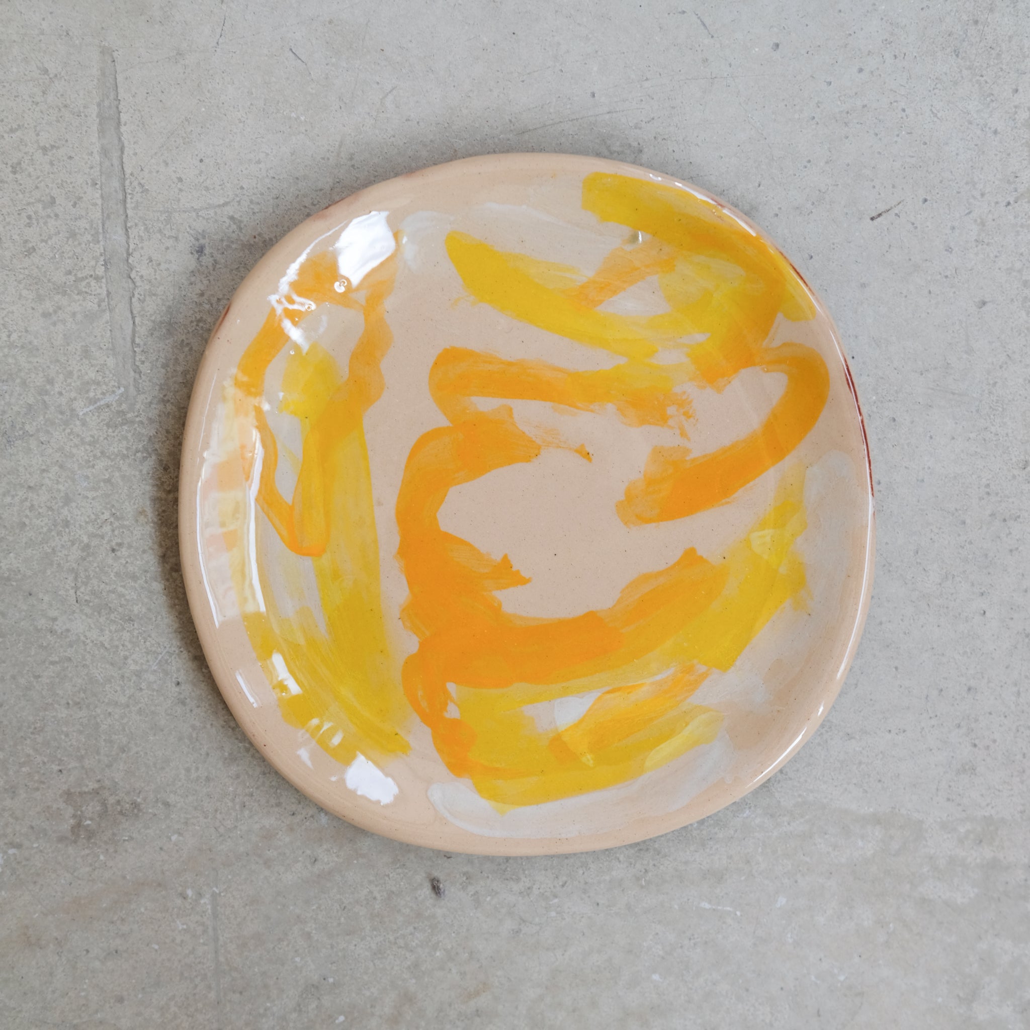Assiette SP2416 en faïence rouge D 19cm - Multicolore d'Héloise Bariol chez Brutal Ceramics