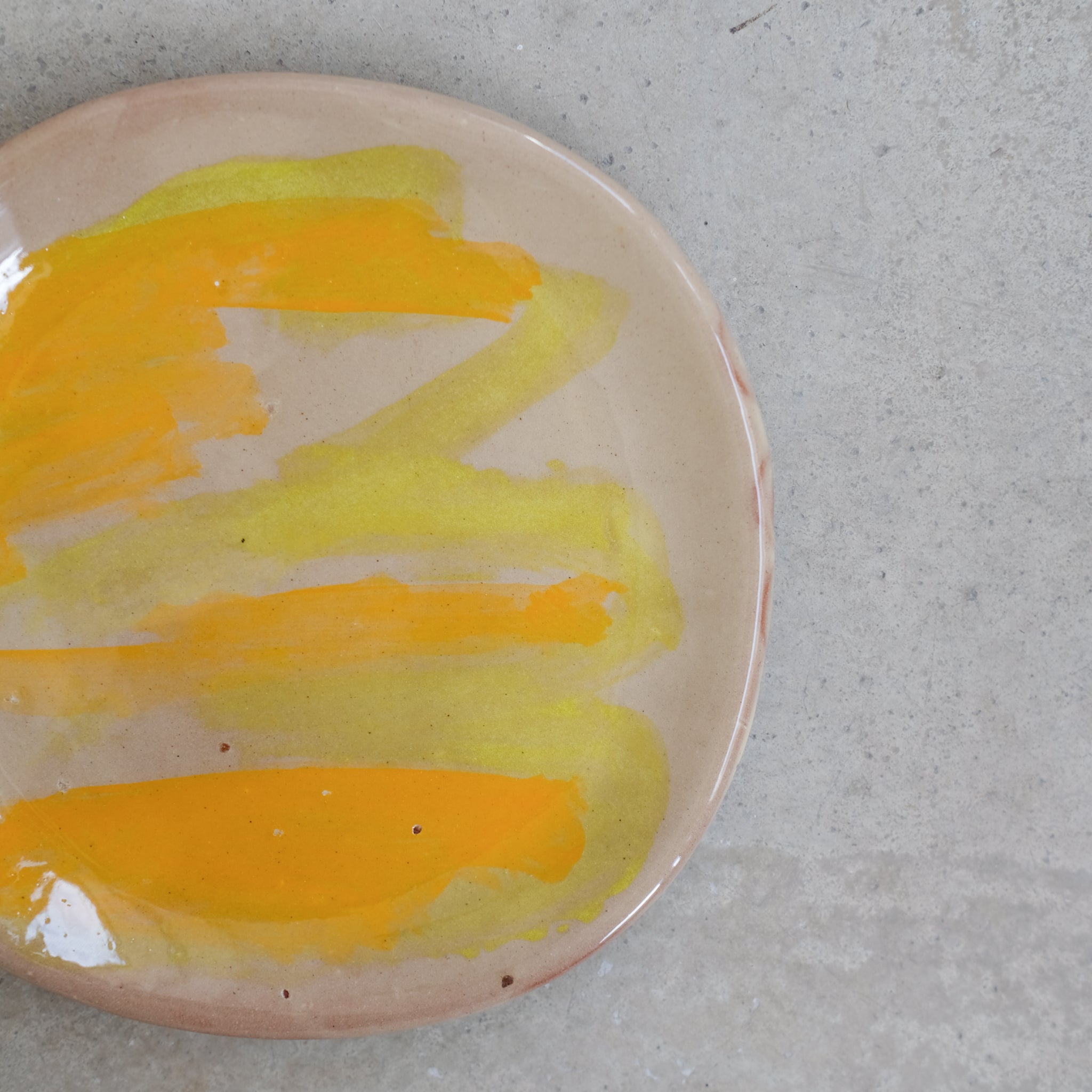 Assiette SP2418 en faïence rouge D 19cm - Multicolore d'Héloise Bariol chez Brutal Ceramics