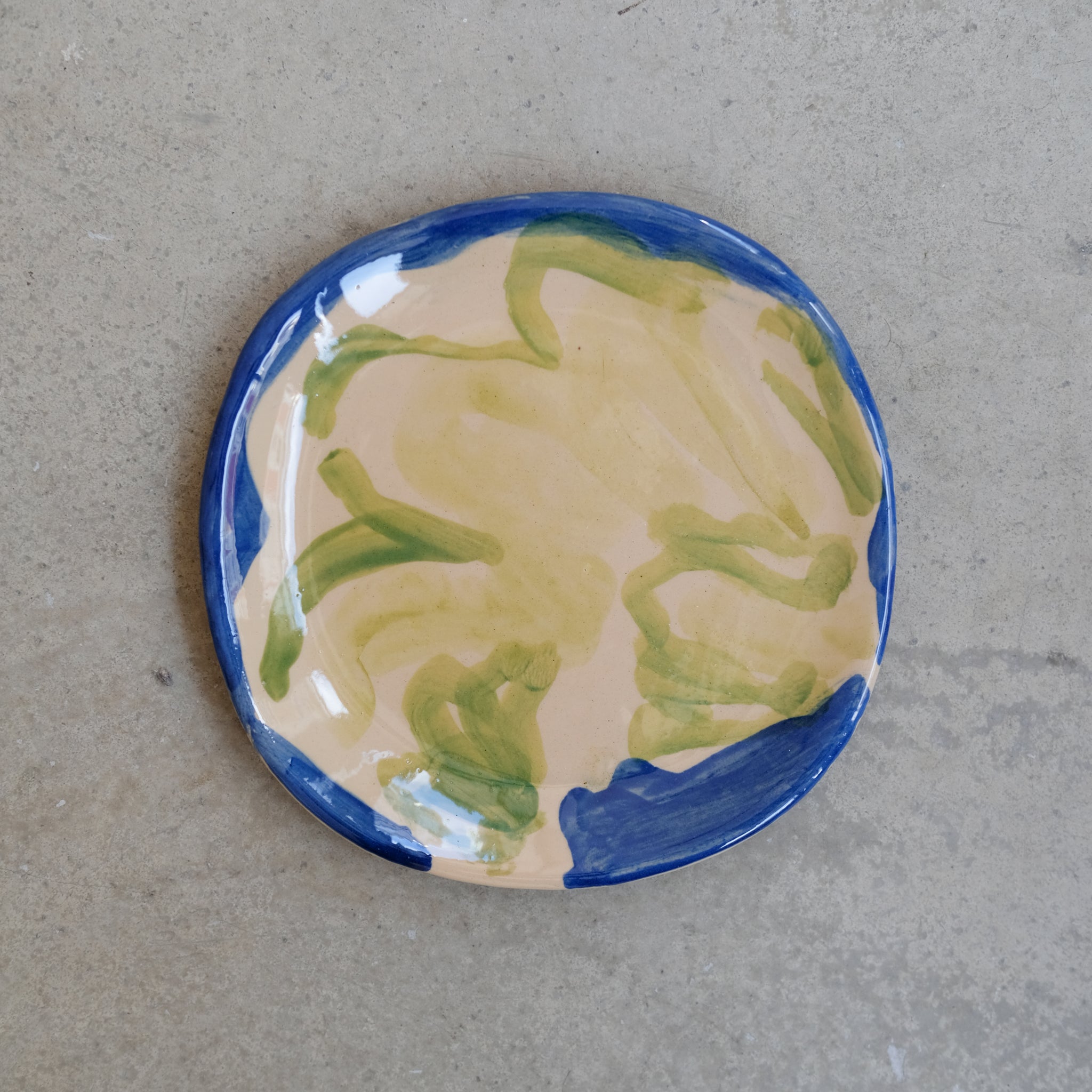 Assiette SP2424 en faïence rouge D 19cm - Multicolore d'Héloise Bariol chez Brutal Ceramics