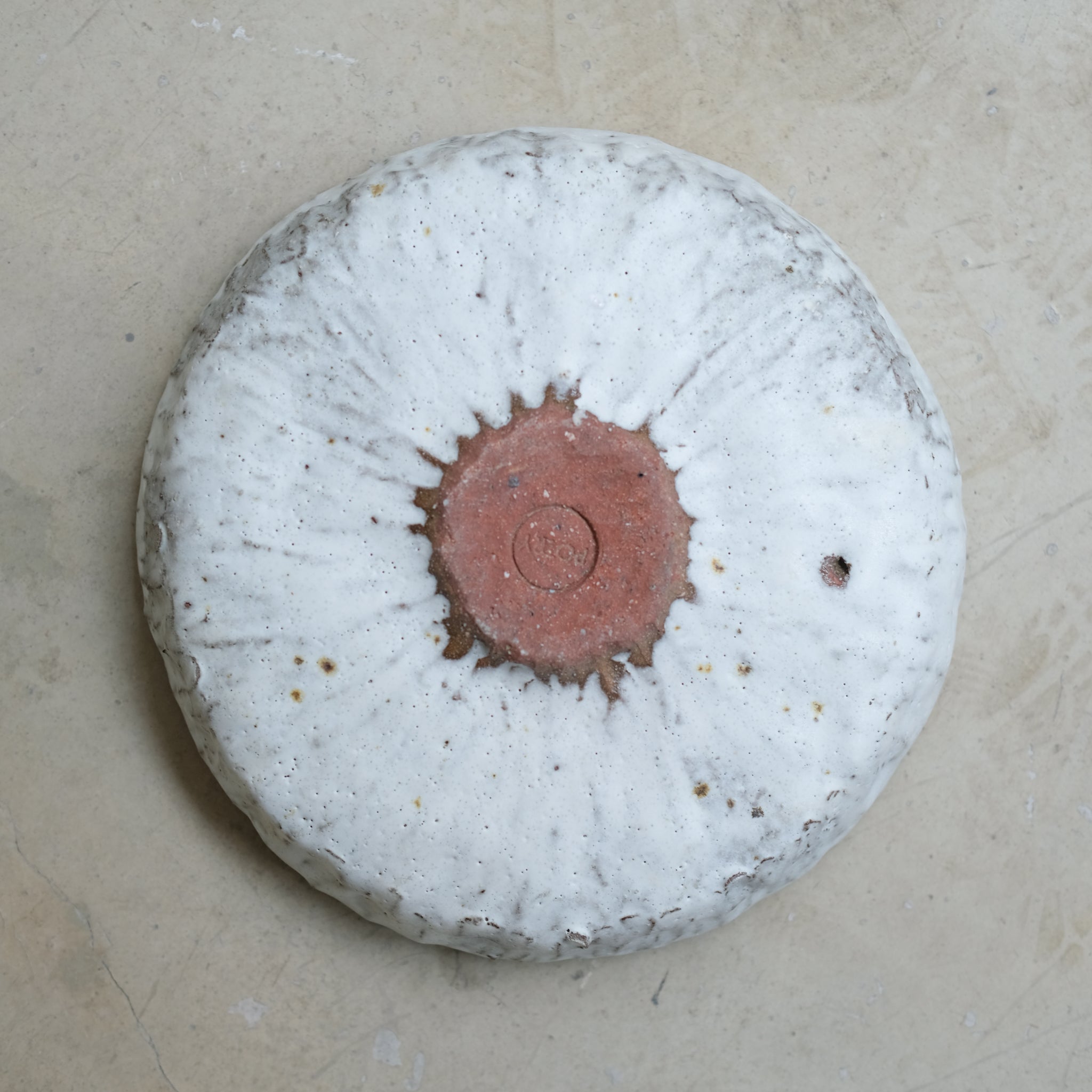 Coupe en terre glanée D 25cm - blanc mat par Potry chez Brutal Ceramics