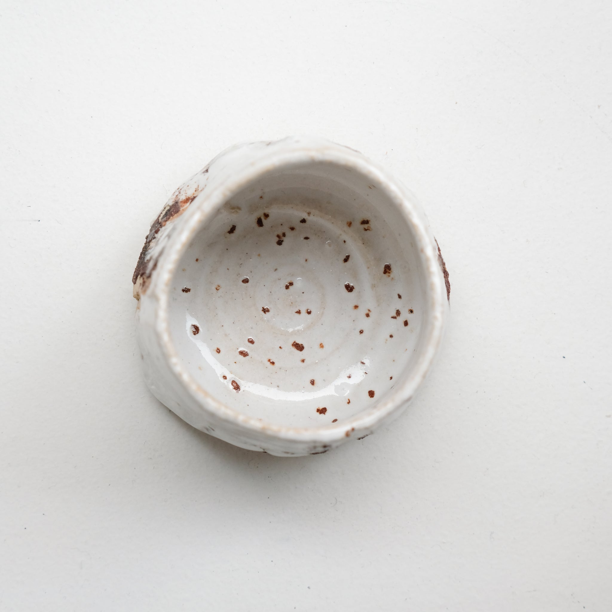 Tasse en grès 130ml - Blanc brillant de Saga Pottery chez Brutal Ceramics