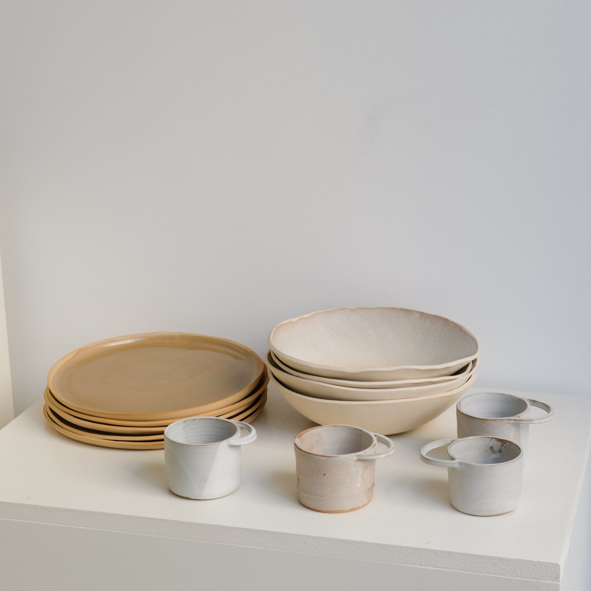 Assiette creuse "JULIET" en grès D 21cm - Beige rosé par Tom and Folks chez Brutal Ceramics