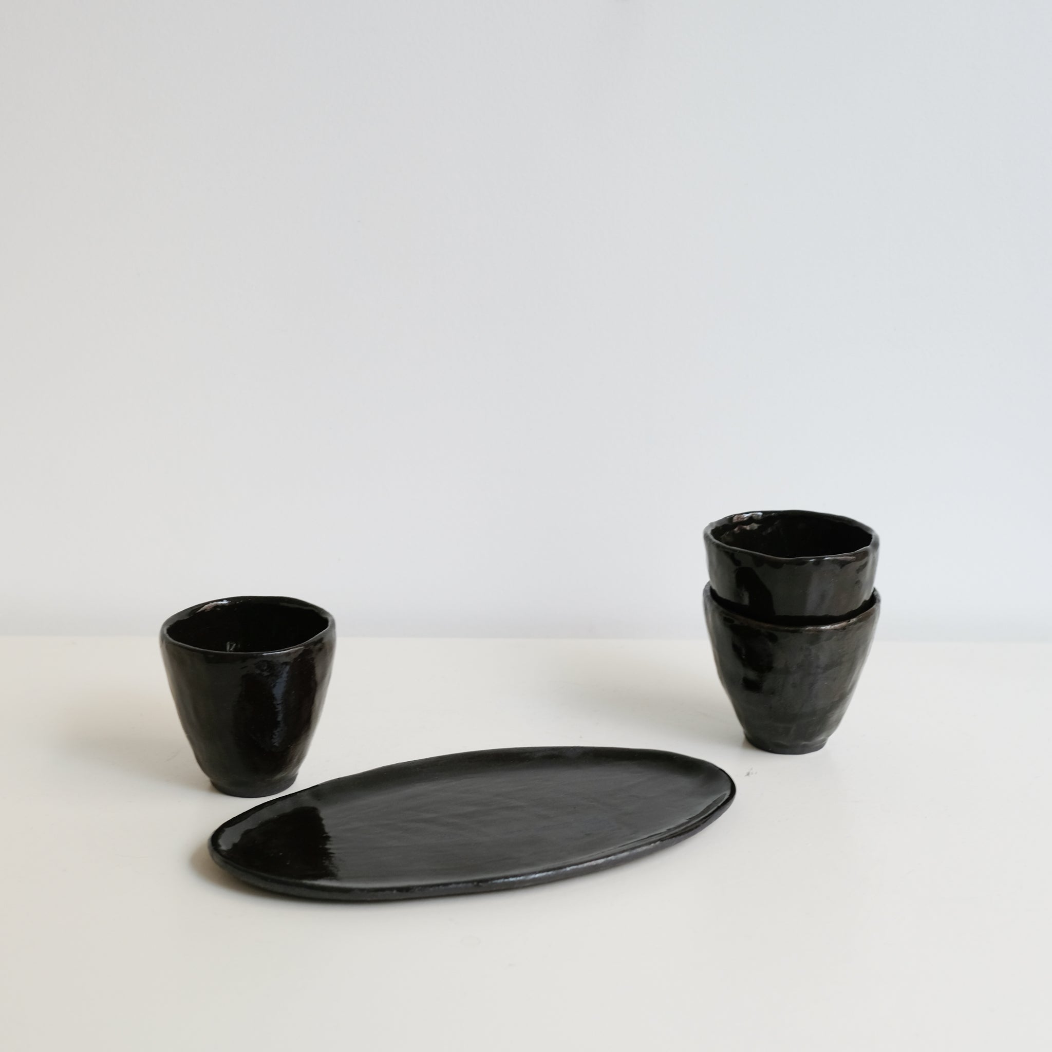 Tasse en grès noir 70ml - Noir brun de Lola Moreau chez Brutal Ceramics
