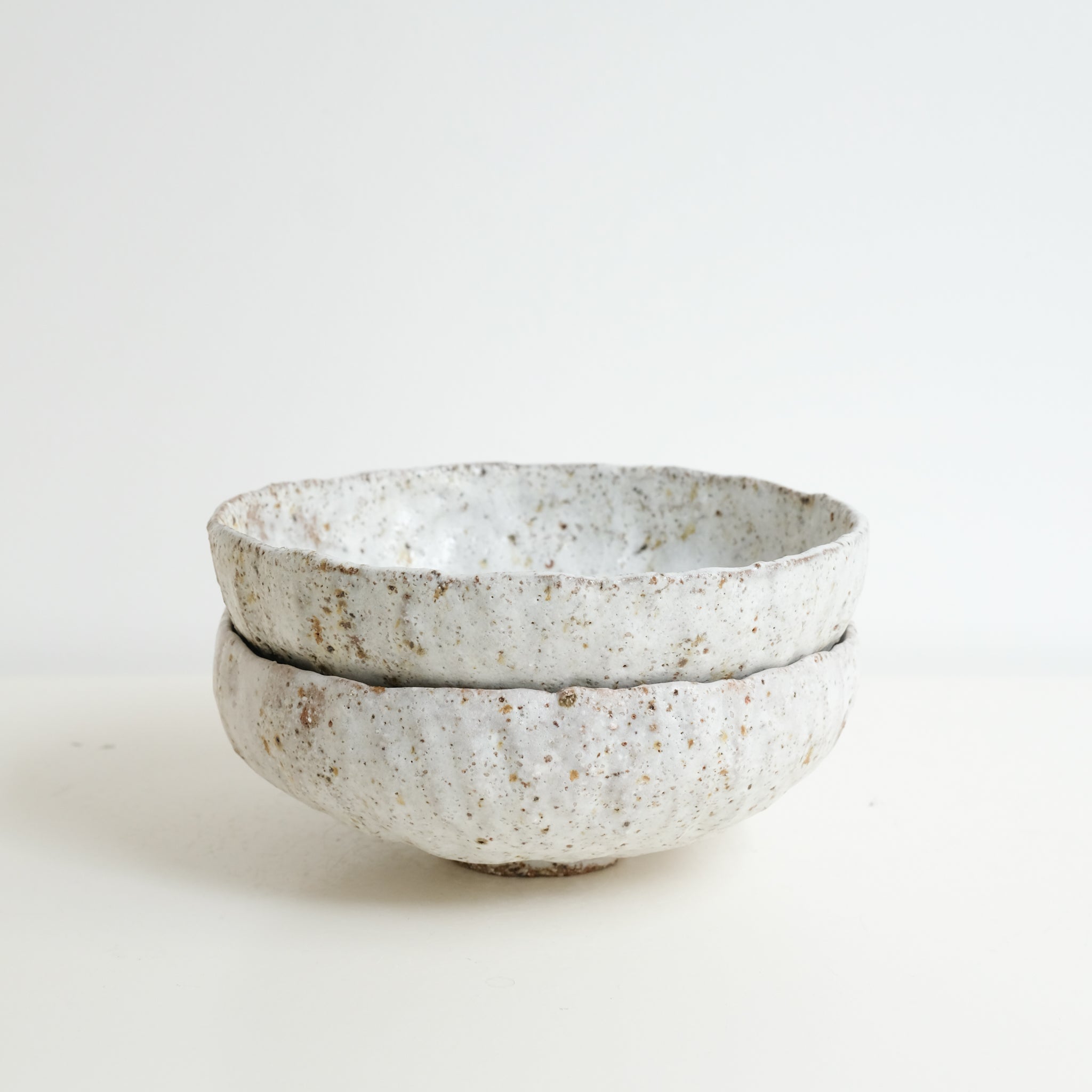 Bol en terre glanée D 17,5cm -Gris et blanc satiné par Potry chez Brutal Ceramics