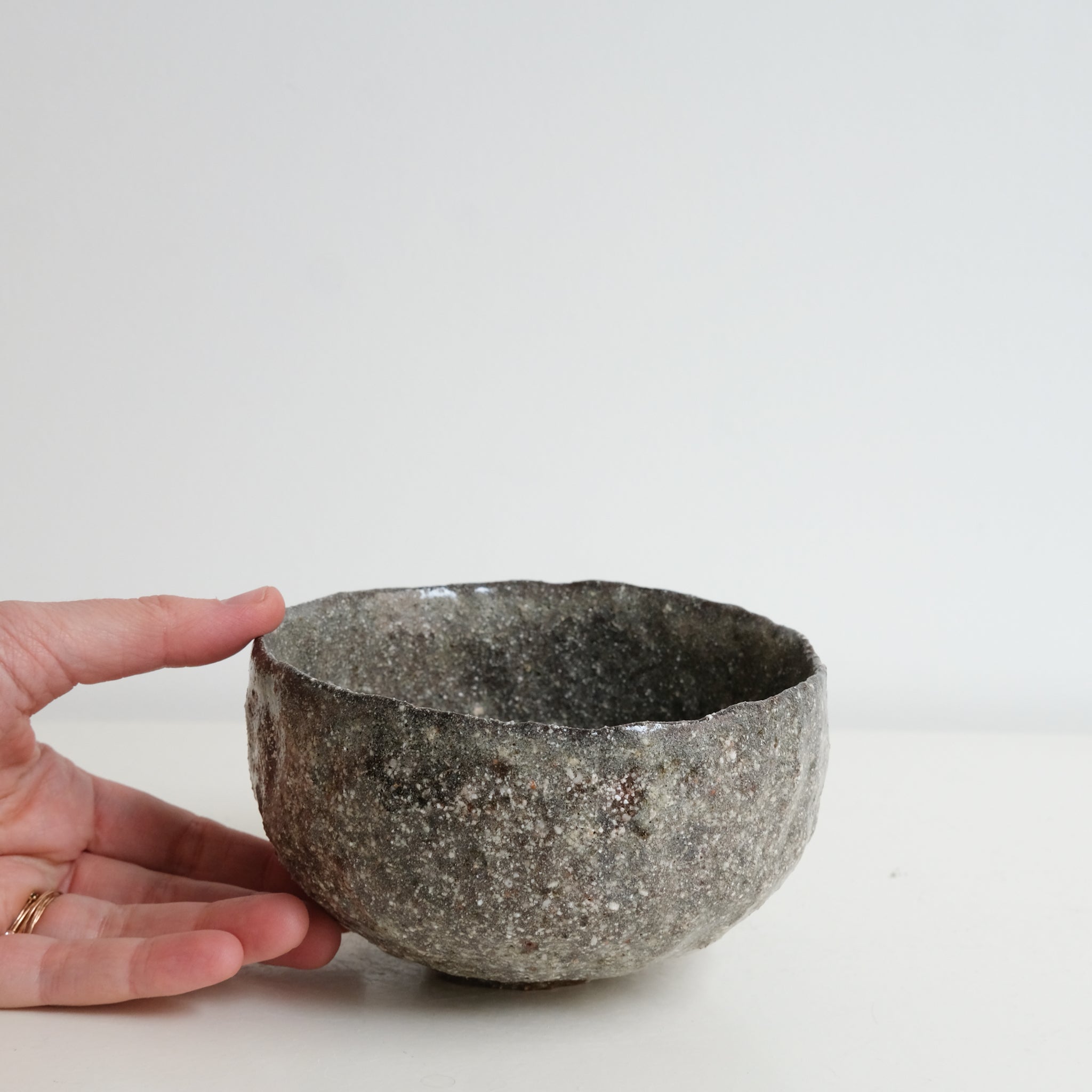 Bol en terre glanée D 13cm - Vert-Gris par Potry chez Brutal Ceramics