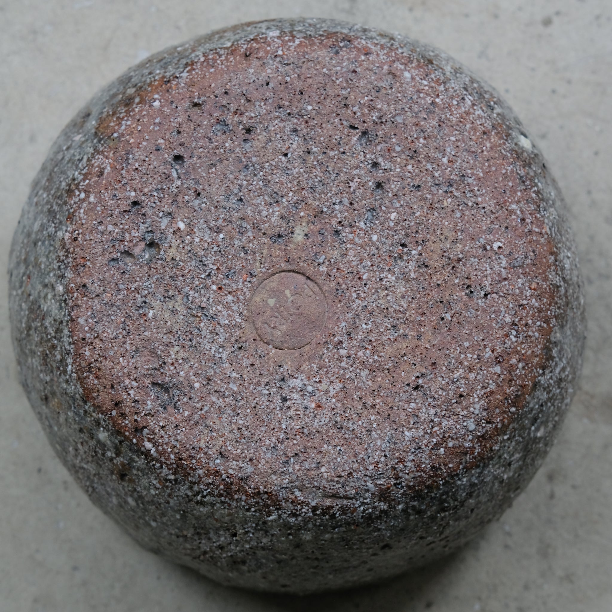 Saladier en terre glanée D 21,5cm - Vert-Gris par Potry chez Brutal Ceramics