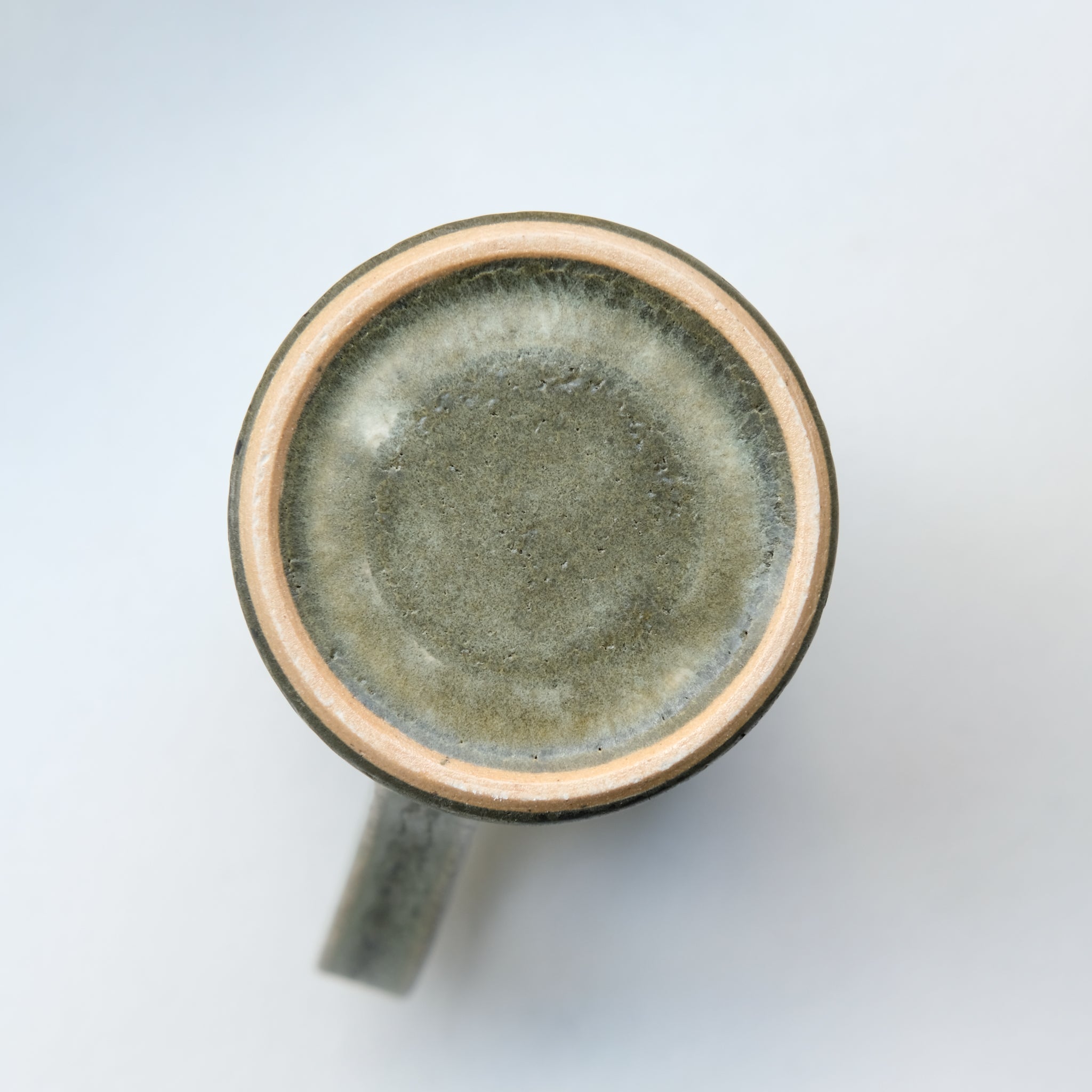 Mug en grès 150 ml - vert forêt de Yuka Owada chez Brutal Ceramics