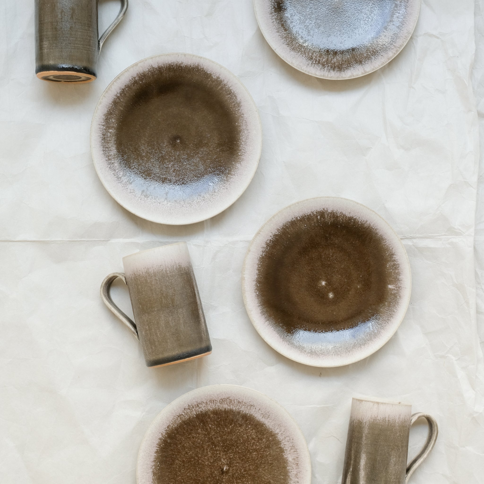 Assiette en grès D 15cm - sakura de Yuka Owada chez Brutal Ceramics