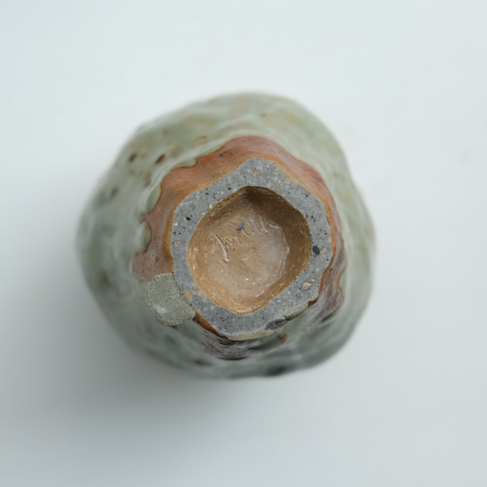 Vase 03 en grès H 13cm cuisson bois - brun et bleu de Judith Lasry chez Brutal Ceramics