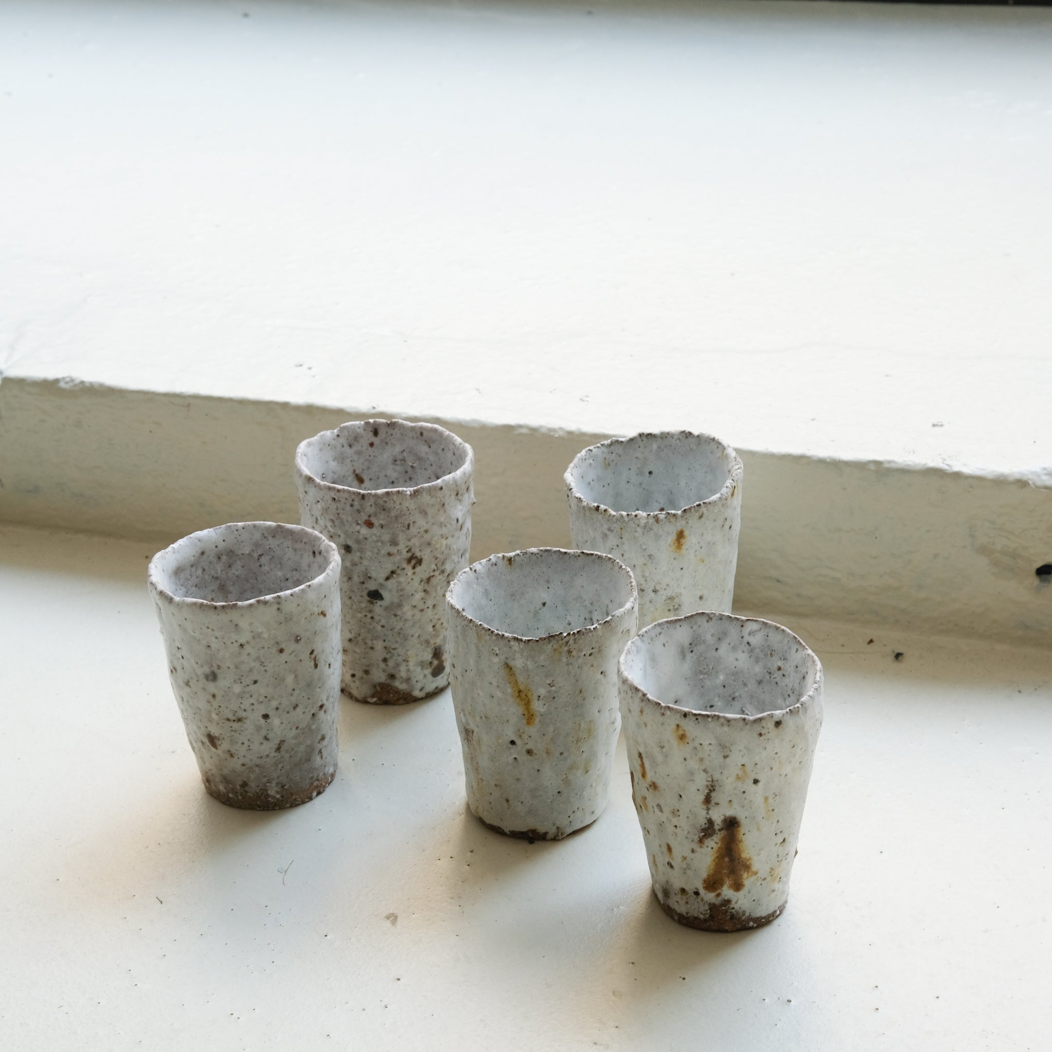 Tasse en terre recoltée 150 ml - blanc mat- par Potry chez Brutal Ceramics