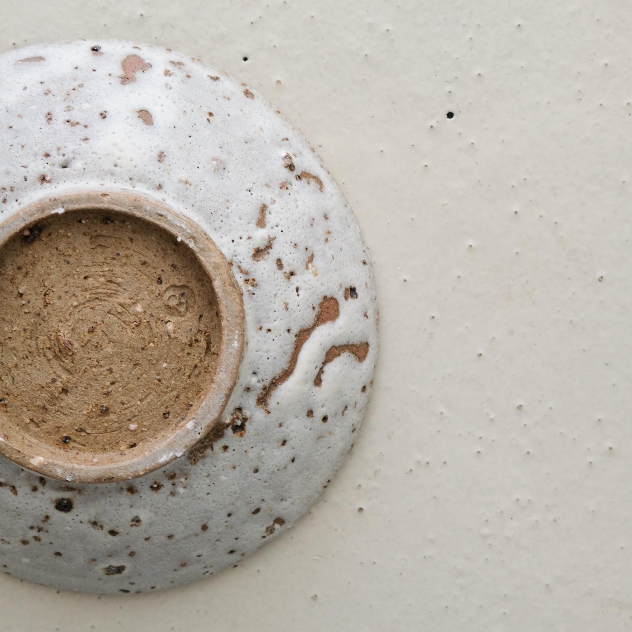 Bol coupe D 17cm / Blanc gris mat par Benoit Audureau chez Brutal Ceramics