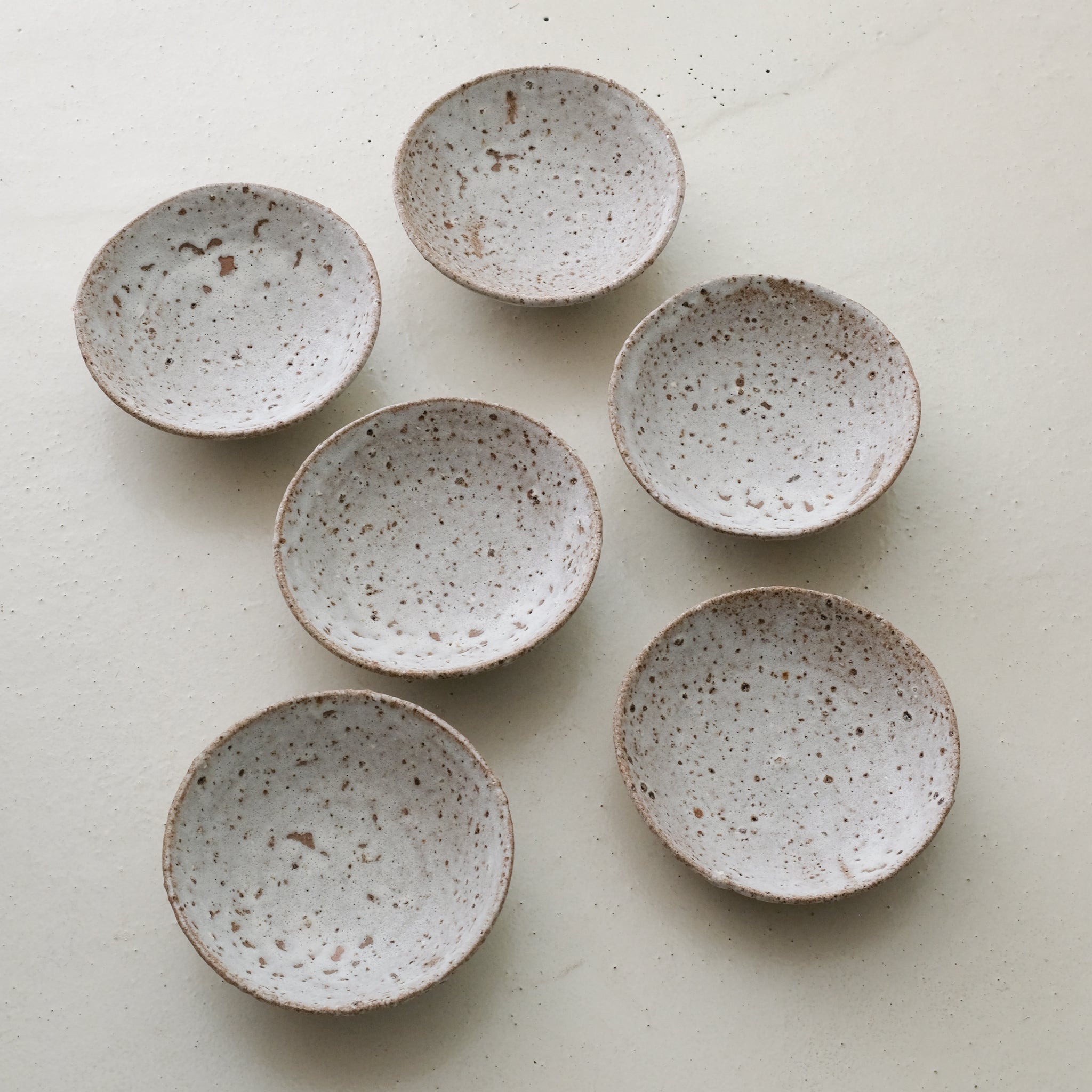 Bol coupe D 17cm / Blanc gris mat par Benoit Audureau chez Brutal Ceramics