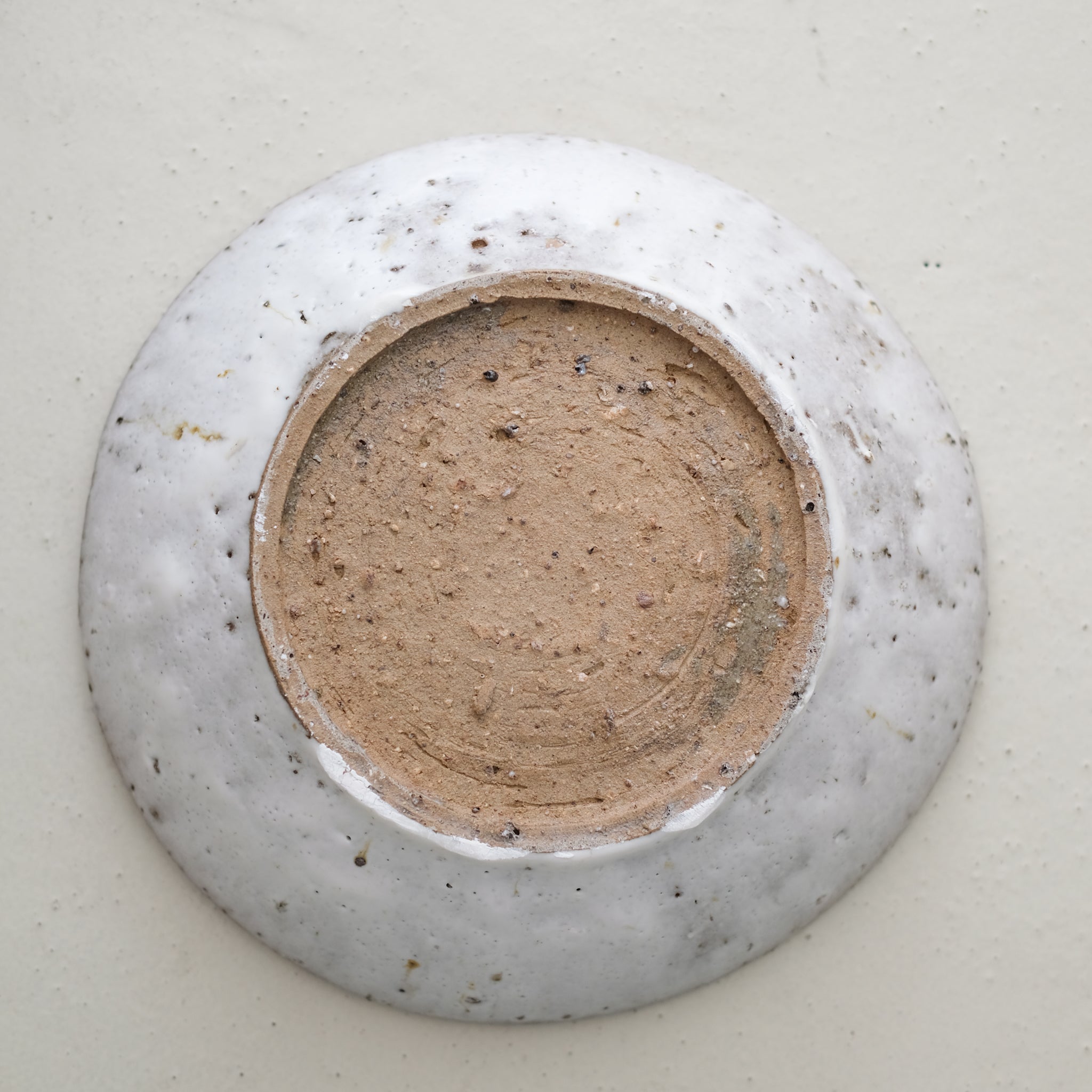 Saladier en terre d'Aizenay D 30cm - blanc par Benoit Audureau chez Brutal Ceramics