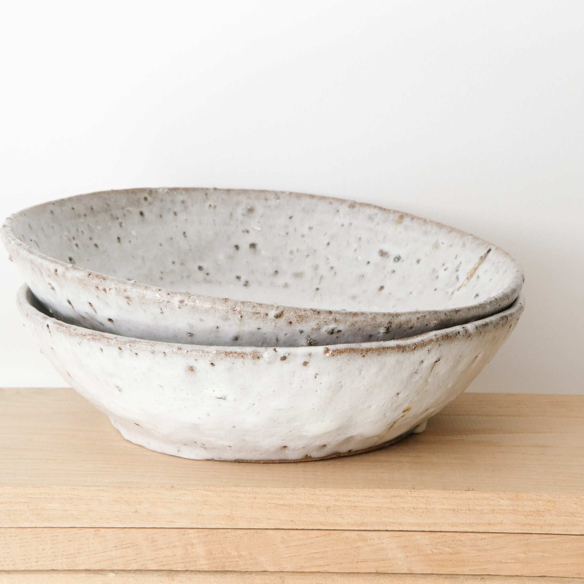 Saladier en terre d'Aizenay D 30cm - blanc par Benoit Audureau chez Brutal Ceramics