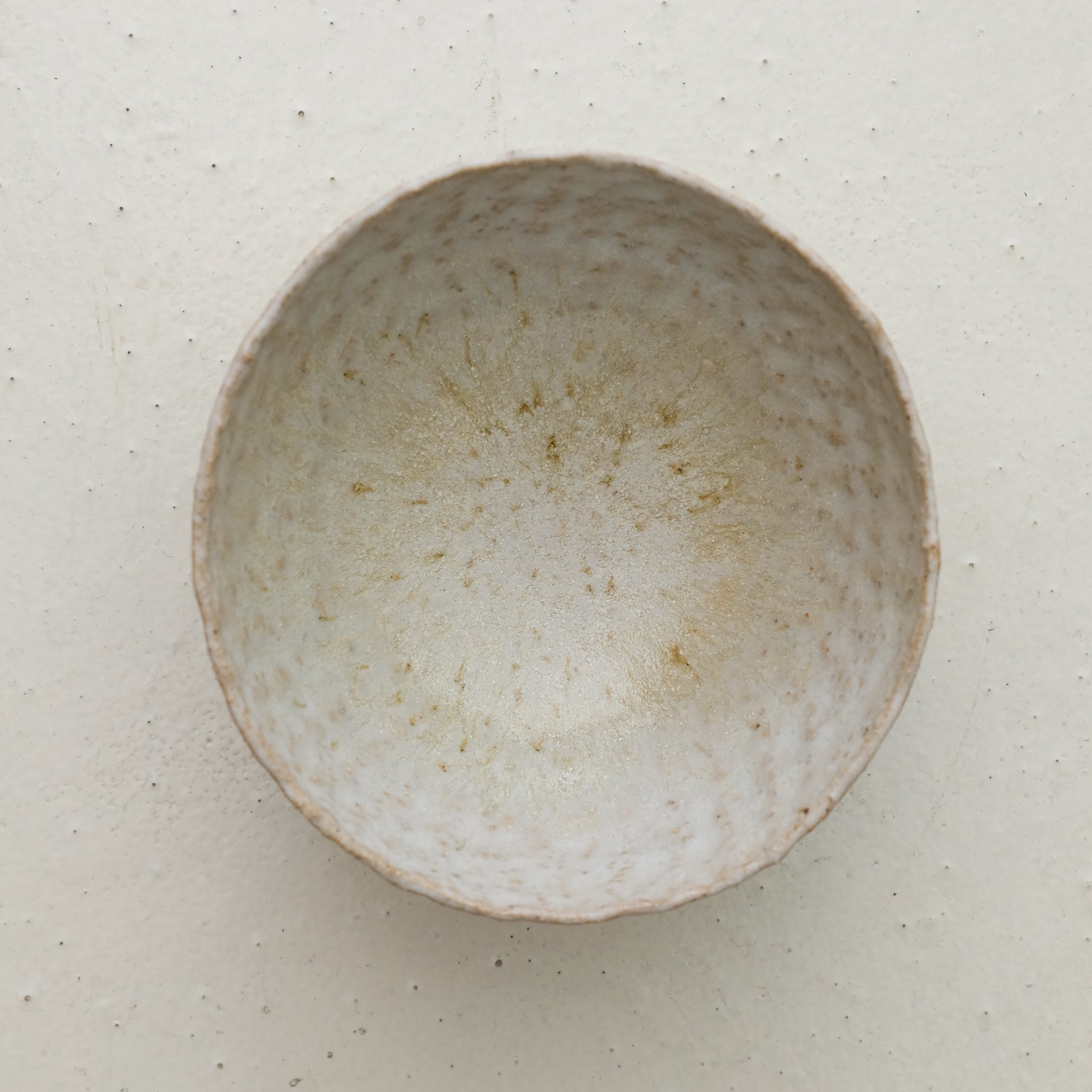 Bol brume D 14,5cm en grès - Beige de Eunjung Lee chez Brutal Ceramics