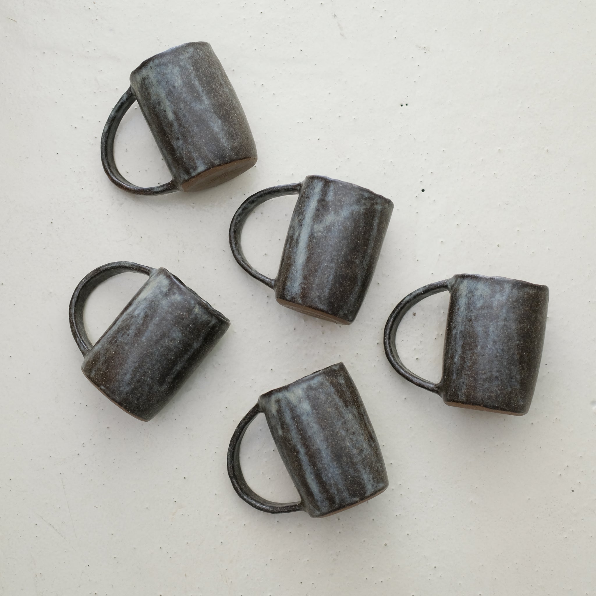 Mug Nocturne en grès 200ml - Noir et gris bleuté mat de Eunjung Lee