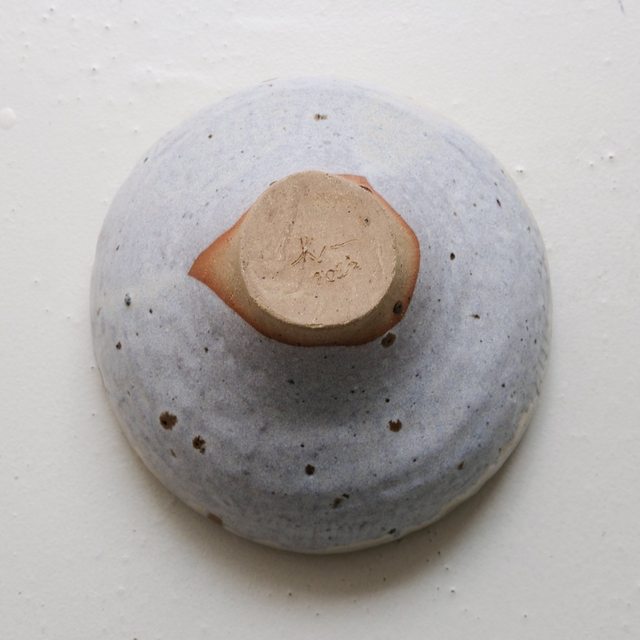 Coupe à fruit en grès H 11cm - blanc gris par la céramiste Hélène Maury chez Brutal Ceramics