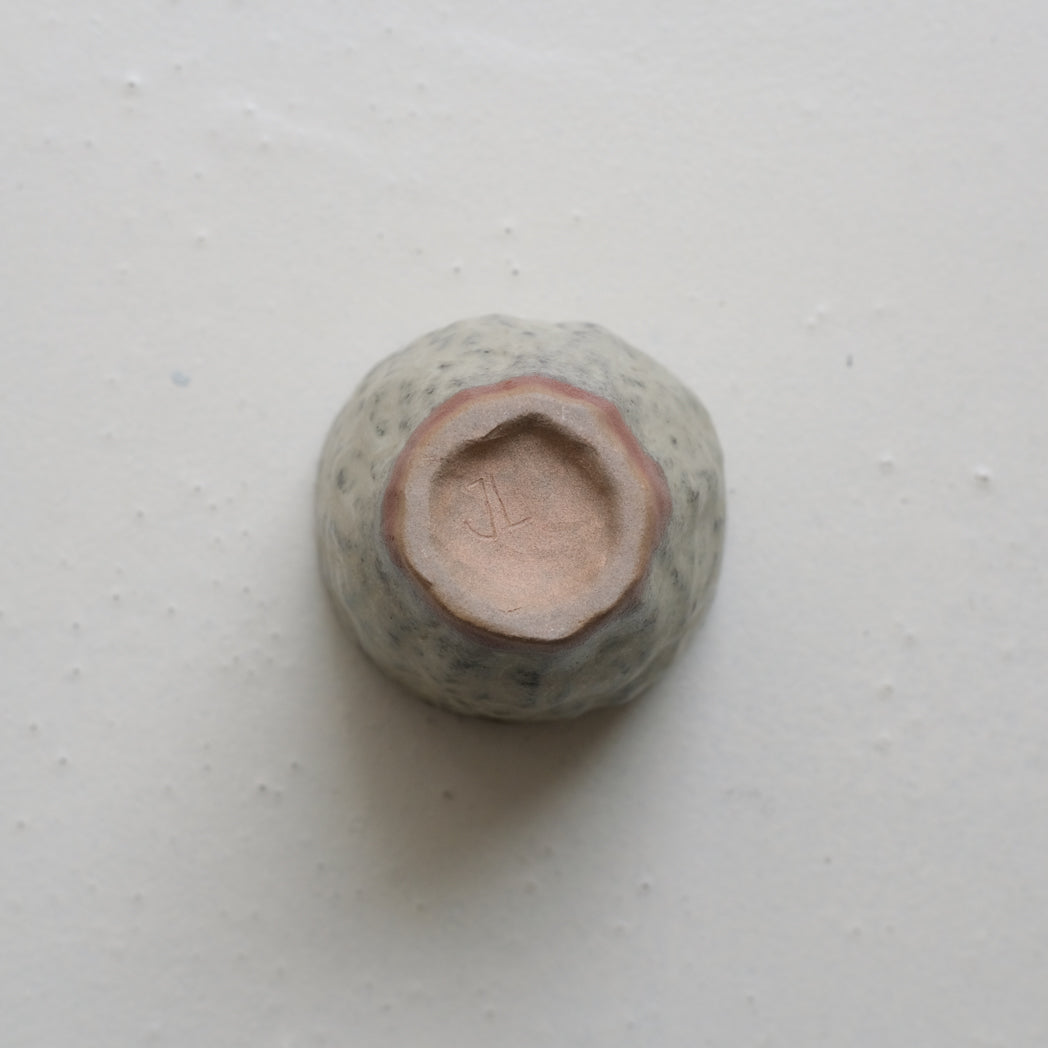 Tasse en grès 190ml - gris vert de Judith Lasry chez Brutal Ceramics