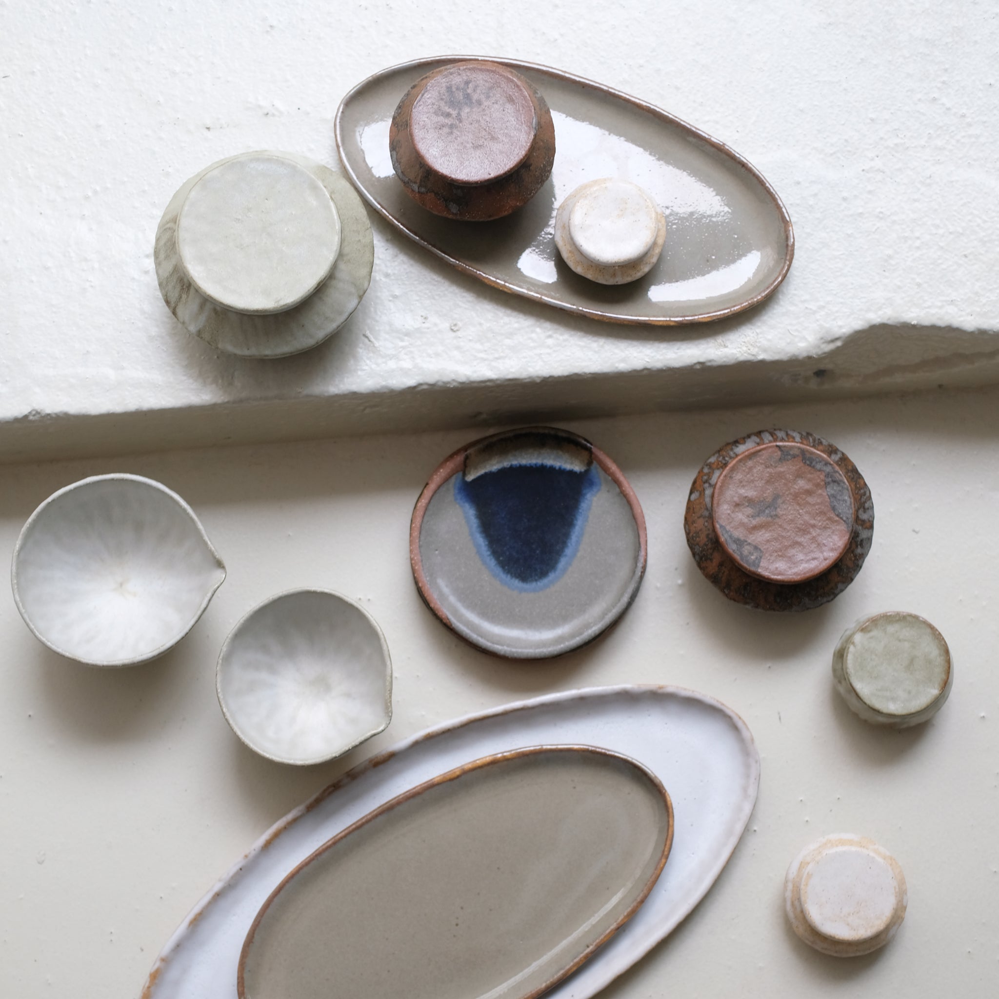 Boite M en grès D 9,5cm - marron brun de Lola Moreau chez Brutal Ceramics