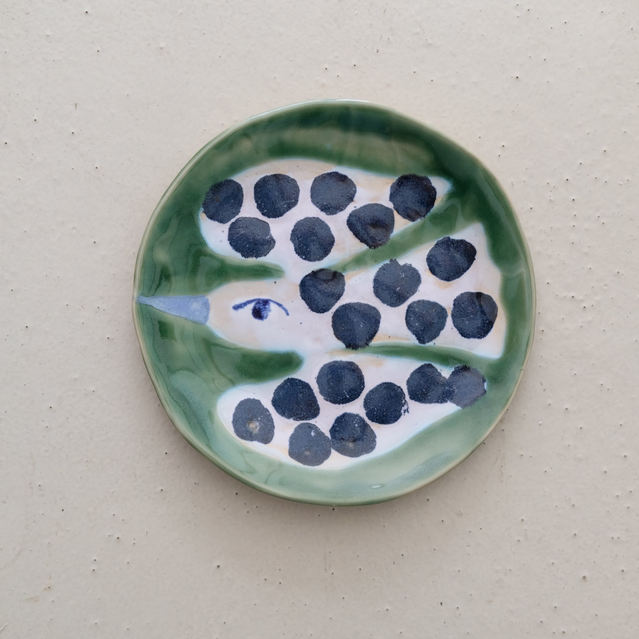 Assiette W24MY03 en grès D 18,5cm - multicolore de Marie-Yaé Suematsu chez Brutal Ceramics