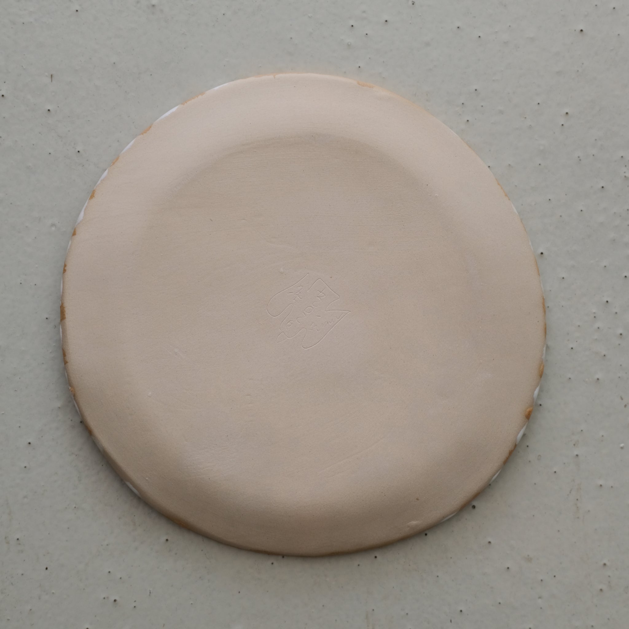Assiette W24MY04 en grès D 18,5cm - multicolore de Marie-Yaé Suematsu chez Brutal Ceramics