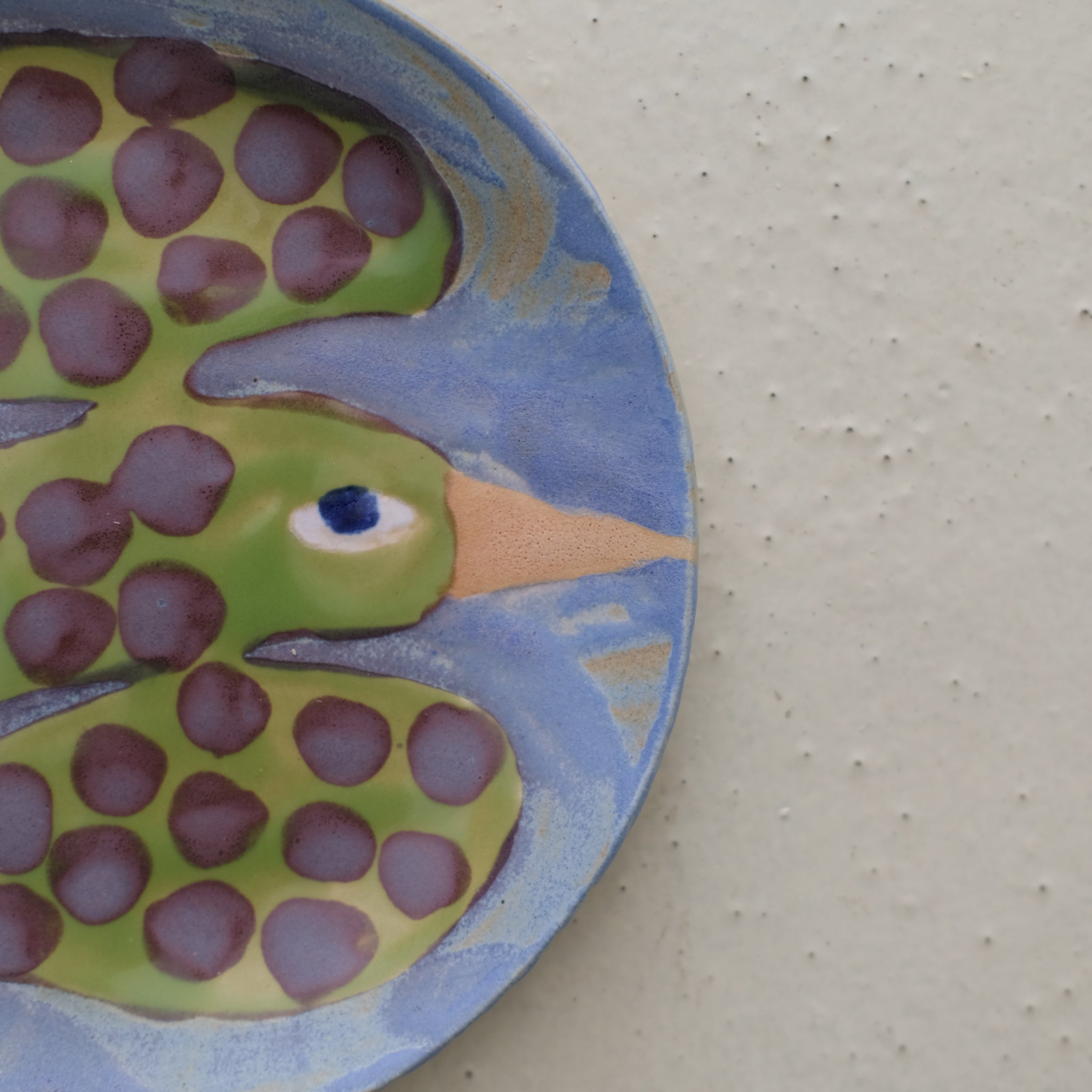 Assiette W24MY05 en grès D 18,5cm - multicolore de Marie-Yaé Suematsu chez Brutal Ceramics