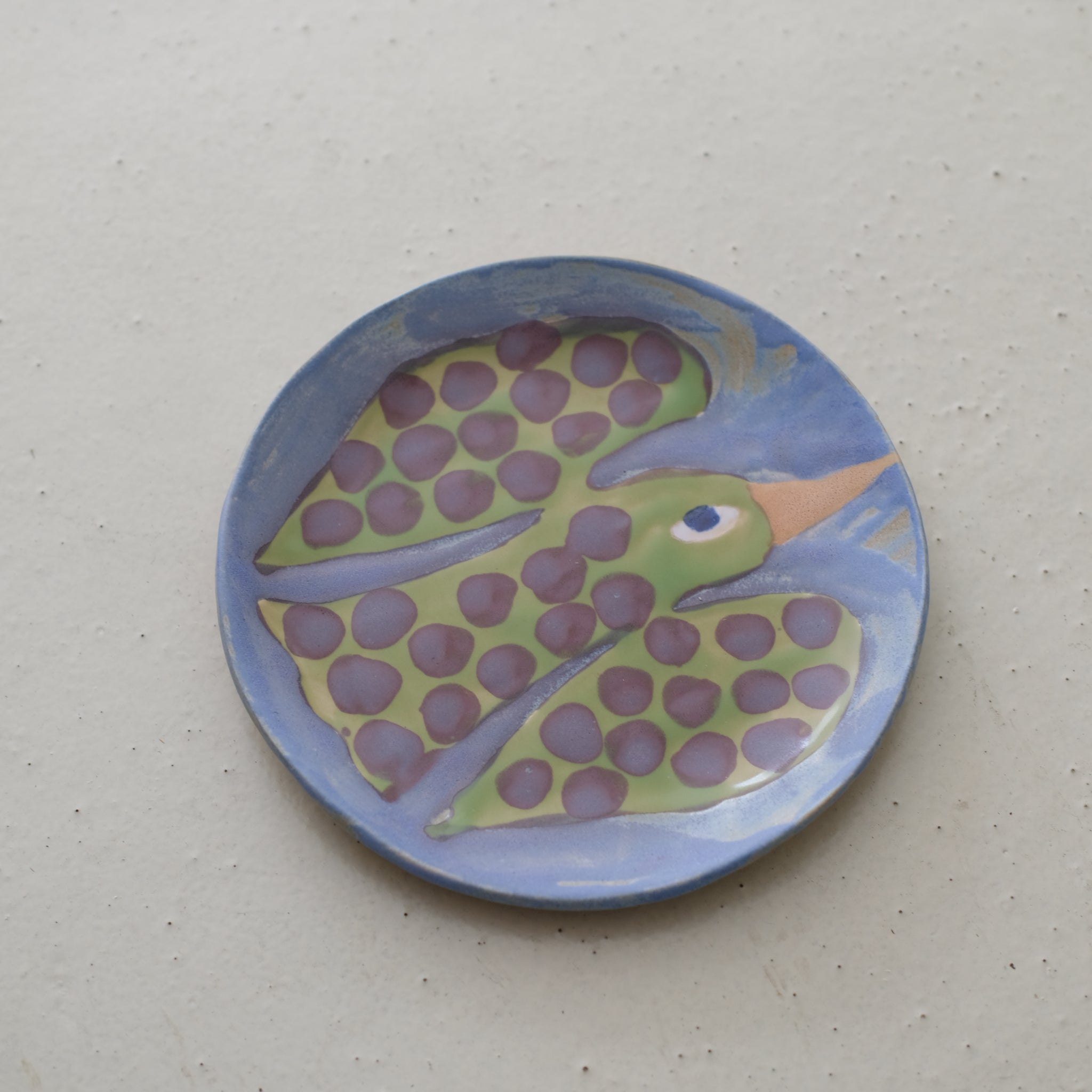 Assiette W24MY05 en grès D 18,5cm - multicolore de Marie-Yaé Suematsu chez Brutal Ceramics