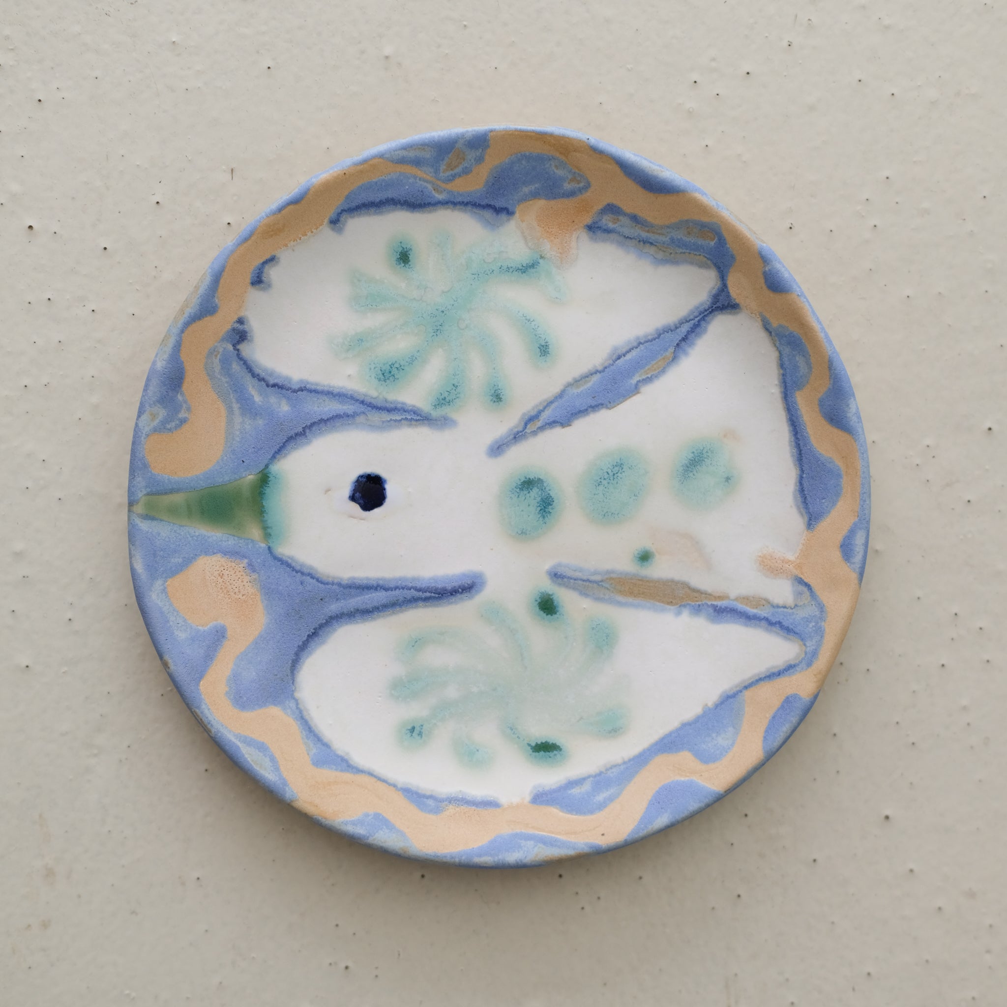 Assiette W24MY20 en grès D 18,5cm - multicolore de Marie-Yaé Suematsu chez Brutal Ceramics