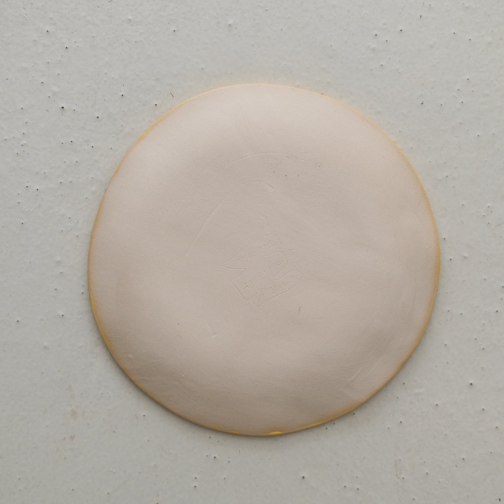 Assiette W24MY21 en grès D 18,5cm - multicolore de Marie-Yaé Suematsu chez Brutal Ceramics
