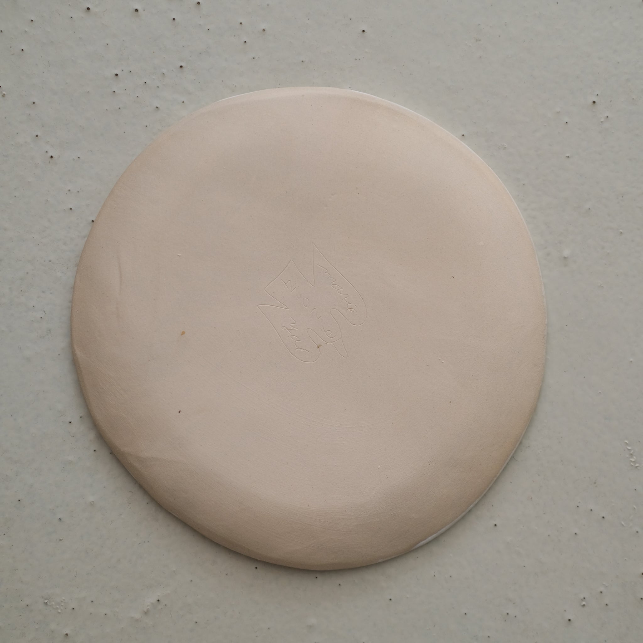 Assiette W24MY28 en grès D 16,5cm - multicolore de Marie-Yaé Suematsu chez Brutal Ceramics