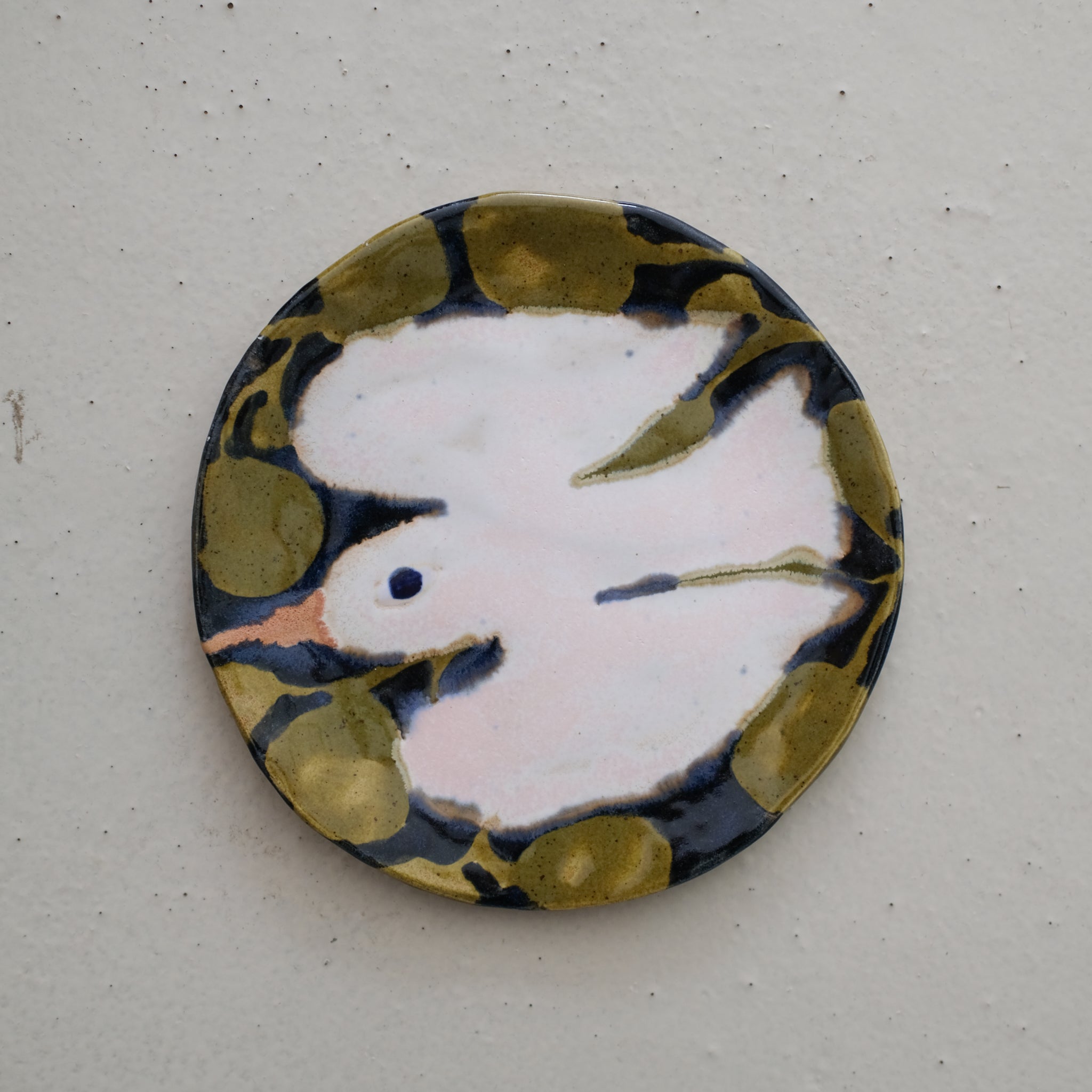Assiette W24MY39 en grès D 16,5cm - multicolore de Marie-Yaé Suematsu chez Brutal Ceramics