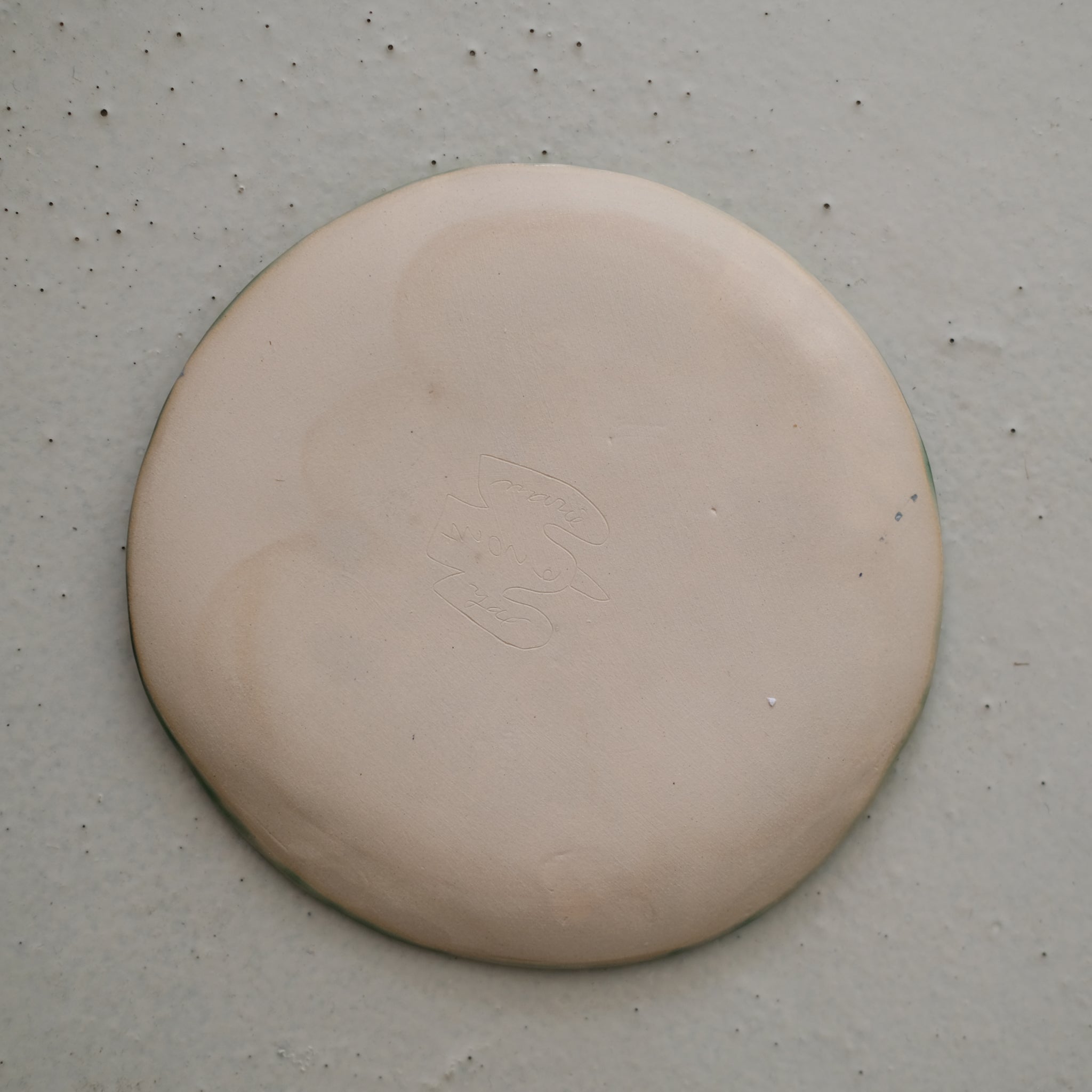 Assiette W24MY44 en grès D 16,5cm - multicolore de Marie-Yaé Suematsu chez Brutal Ceramics