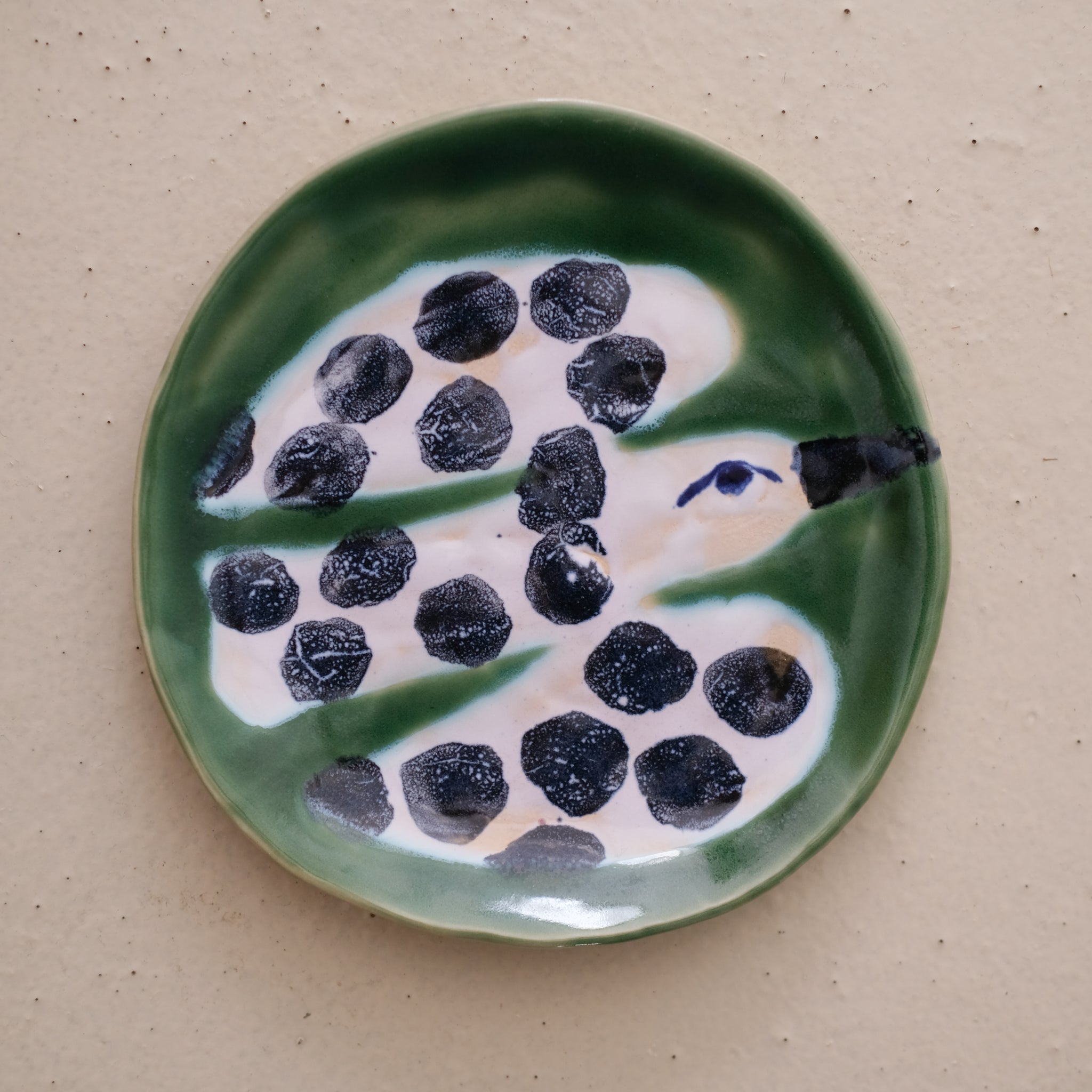 Assiette W24MY46 en grès D 16,5cm - multicolore de Marie-Yaé Suematsu chez Brutal Ceramics