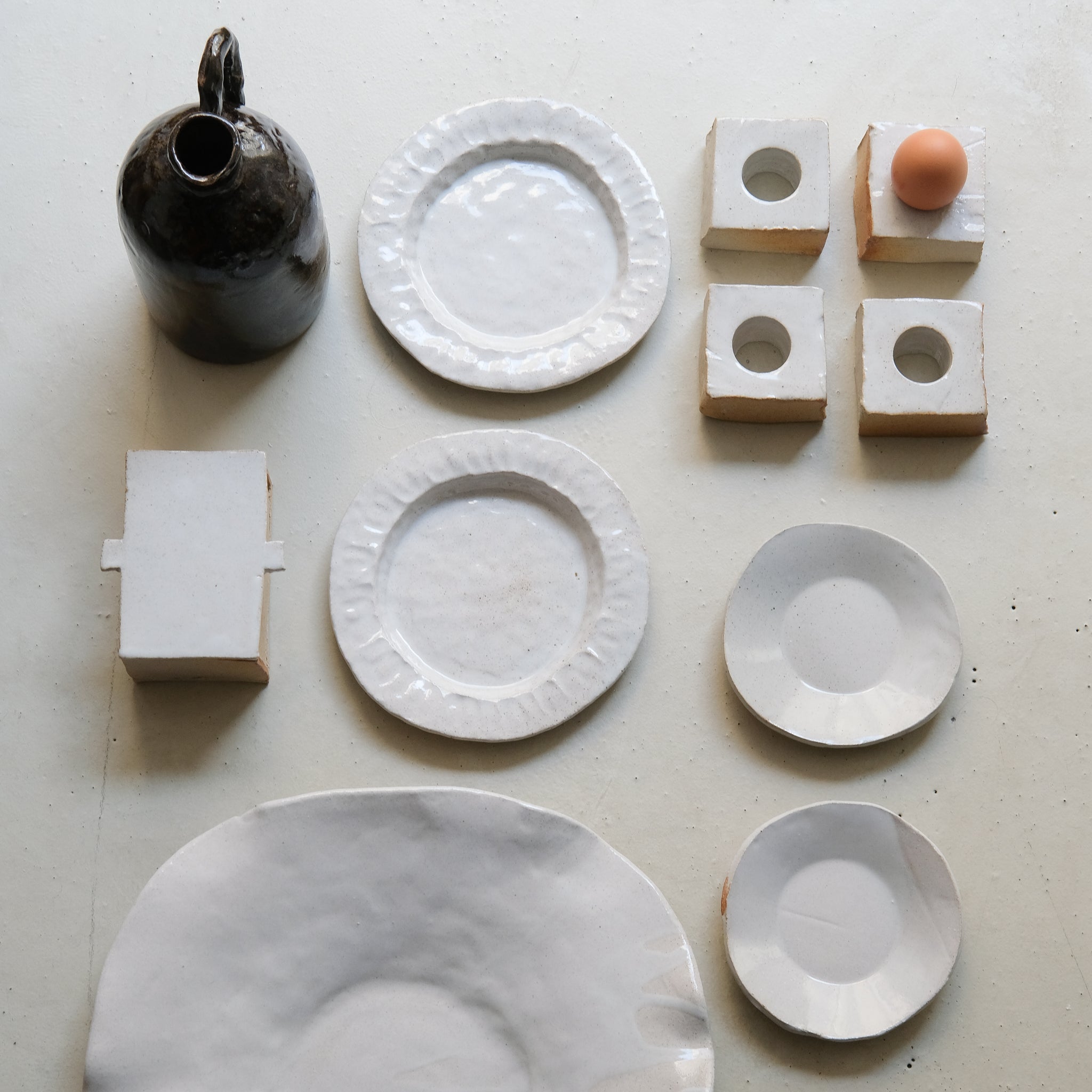 Beurrier "Manteca" en grès - Blanc satiné d'Estudio Vernis chez Brutal Ceramics.