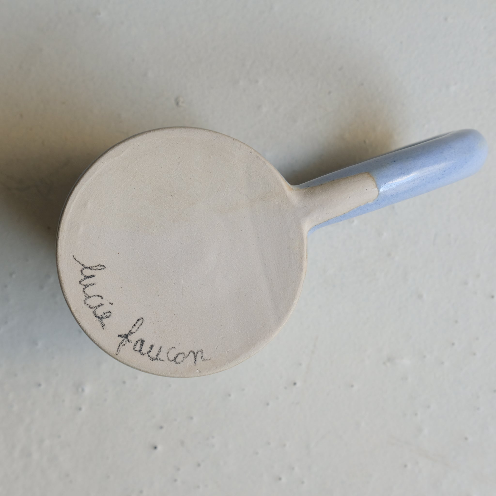 Mug en grès 250ml, bleu ciel par Lucie Faucon chez Brutal Ceramics