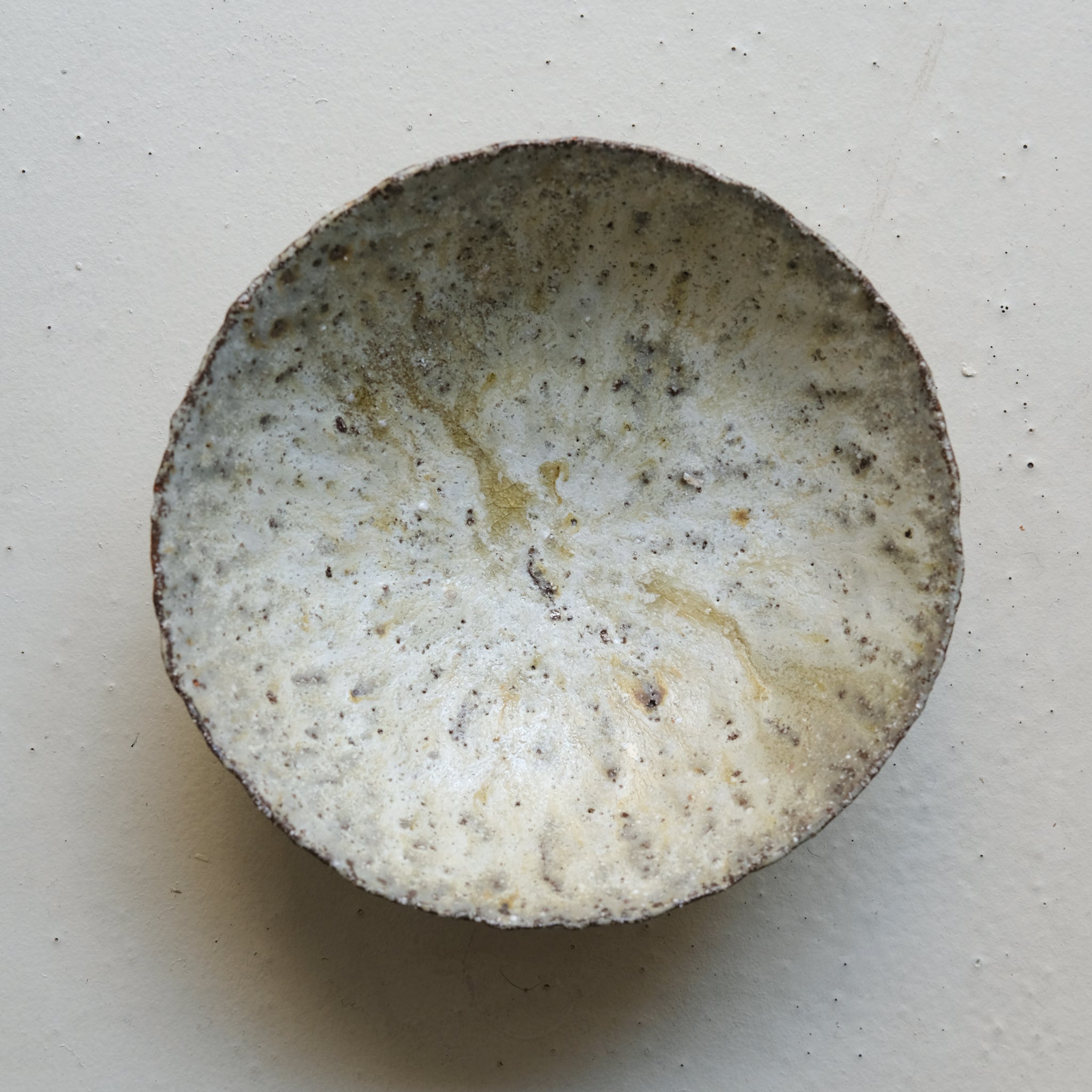 Bol en terre recoltée D 18,5m - blanc vert par Potry chez Brutal Ceramics