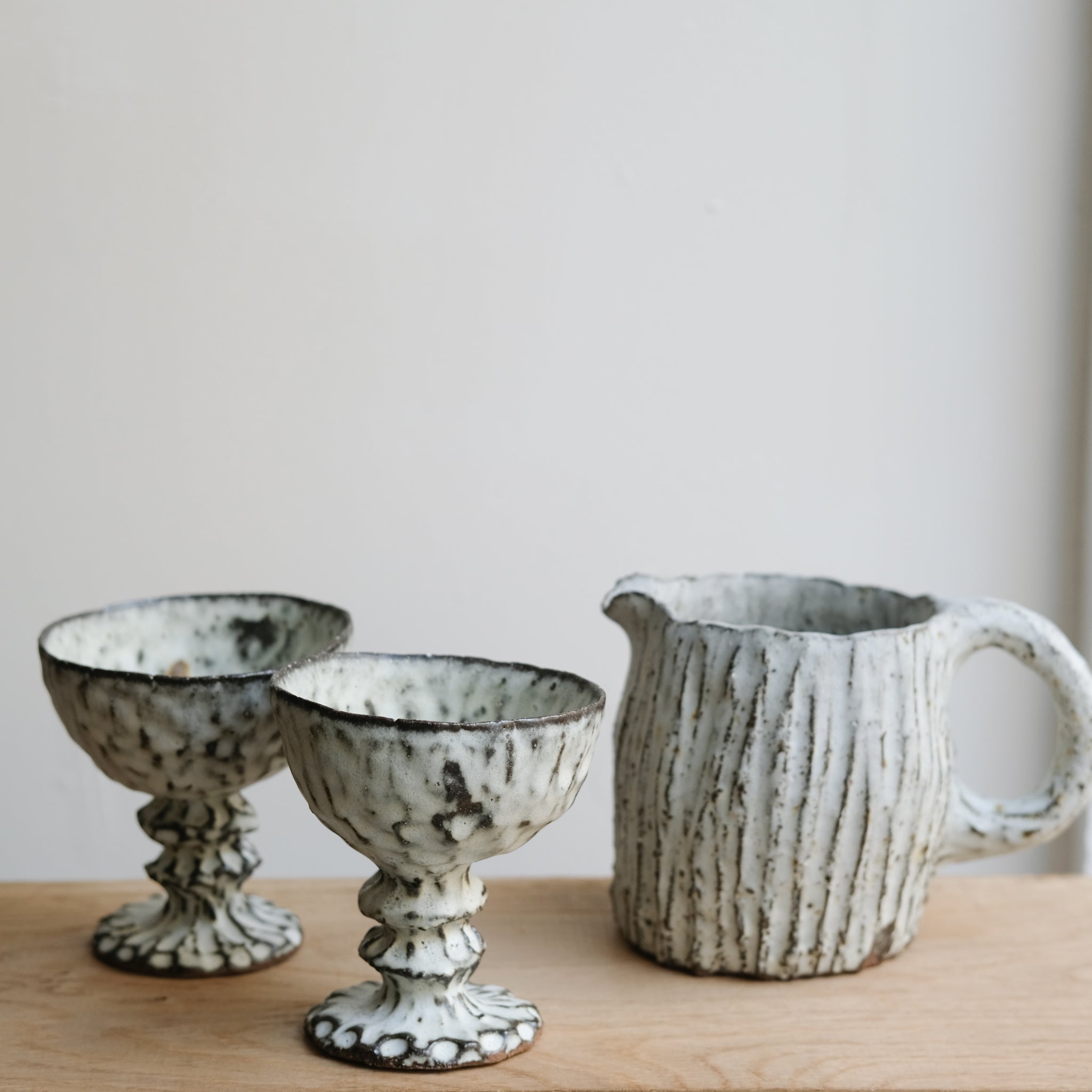 Verre à pied en terre recoltée D 10cm - blanc mat par Potry chez Brutal Ceramics
