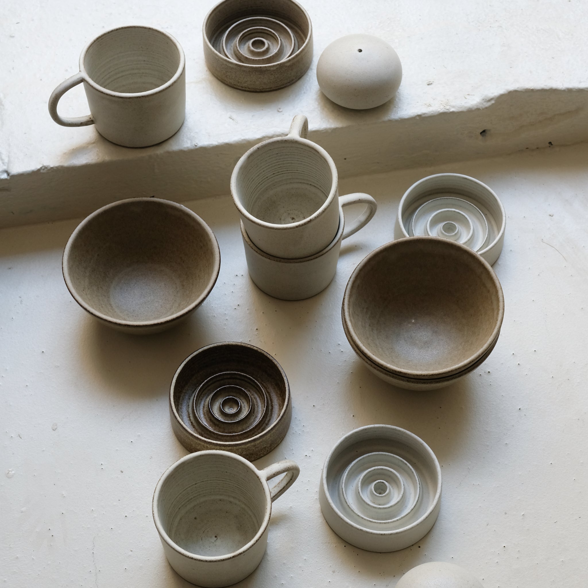 Bol en grès D 15cm - brun de Viki Weiland chez Brutal Ceramics