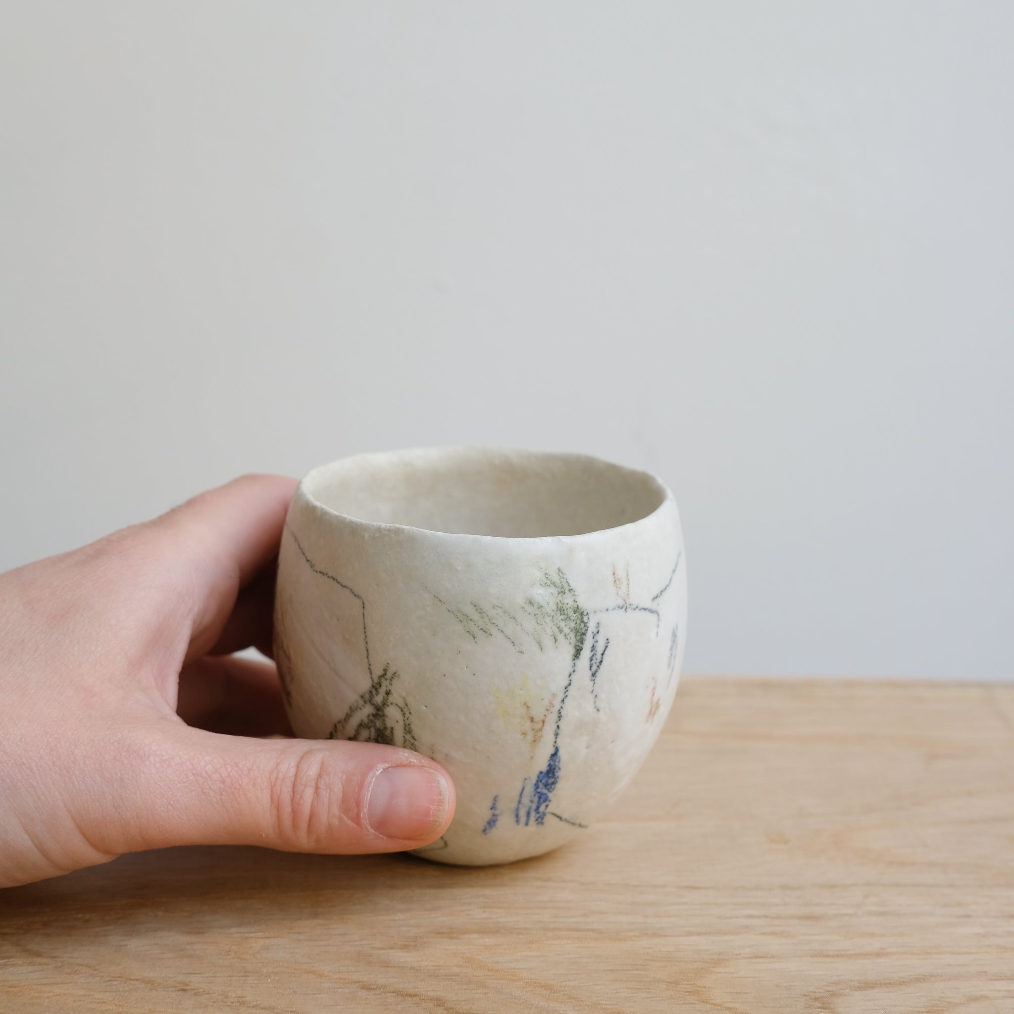 Tasse 03 en grès et porcelaine 200ml - Multicolore de Yellow Nose Studio chez Brutal Ceramics