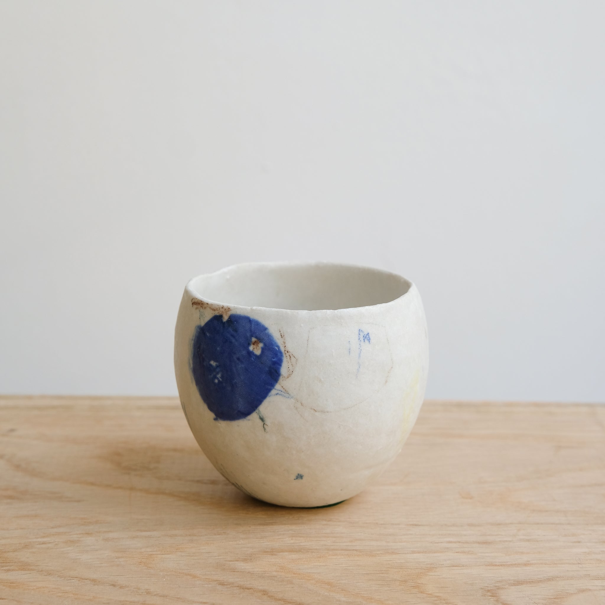 Tasse 04 en grès et porcelaine 200ml - Multicolore de Yellow Nose Studio chez Brutal Ceramics