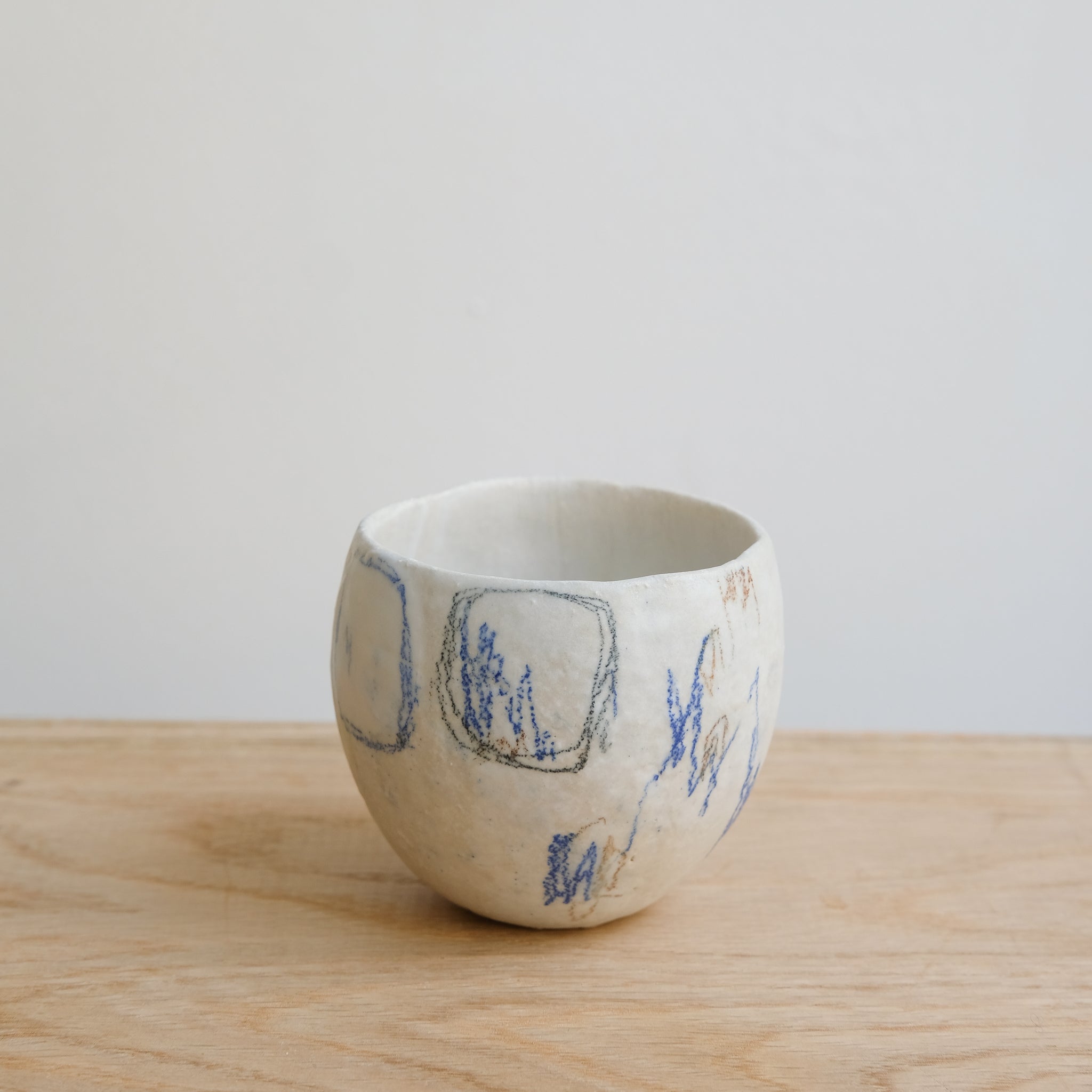 Tasse 05 en grès et porcelaine 200ml - Multicolore de Yellow Nose Studio chez Brutal Ceramics