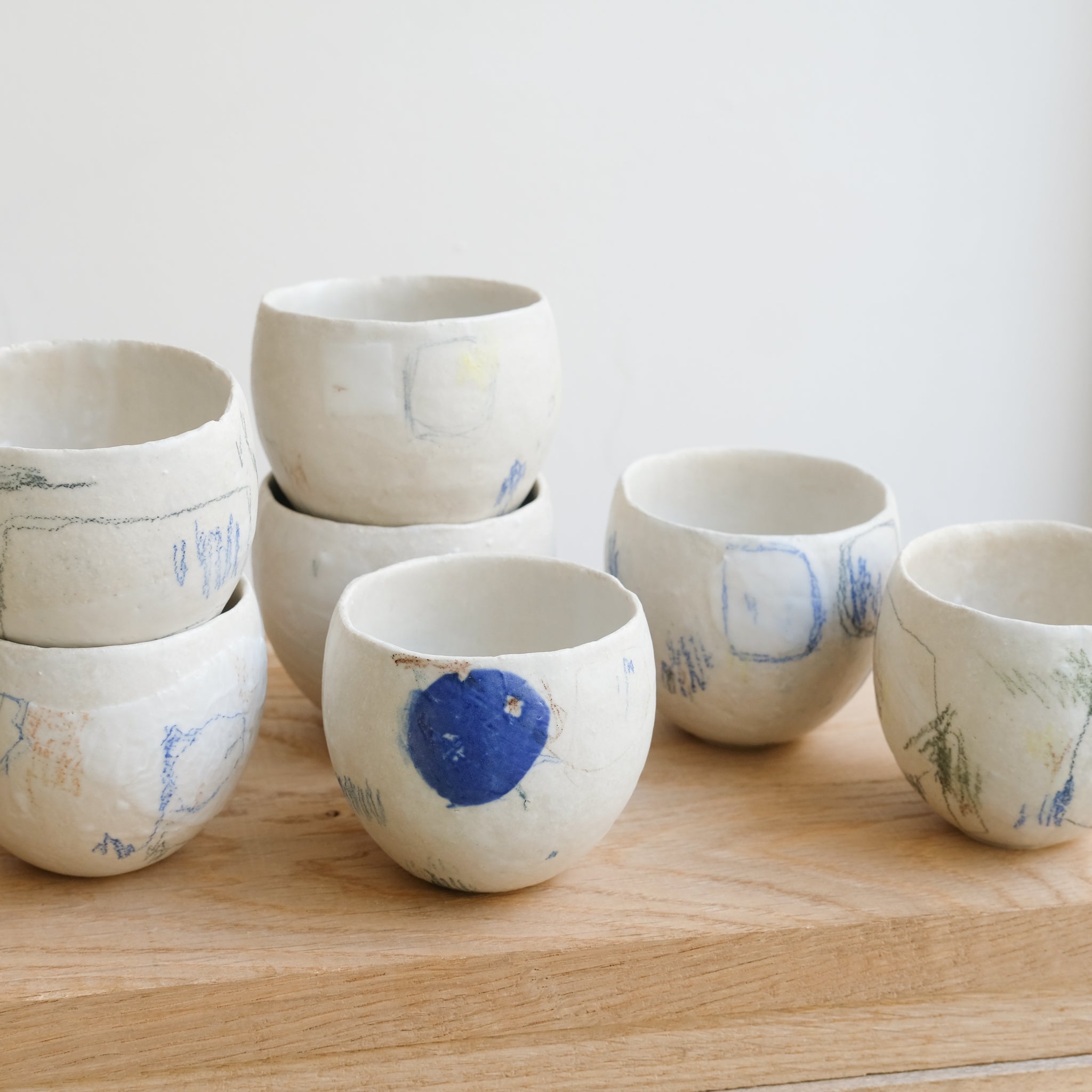 Tasse 06 en grès et porcelaine 200ml - Multicolore de Yellow Nose Studio chez Brutal Ceramics