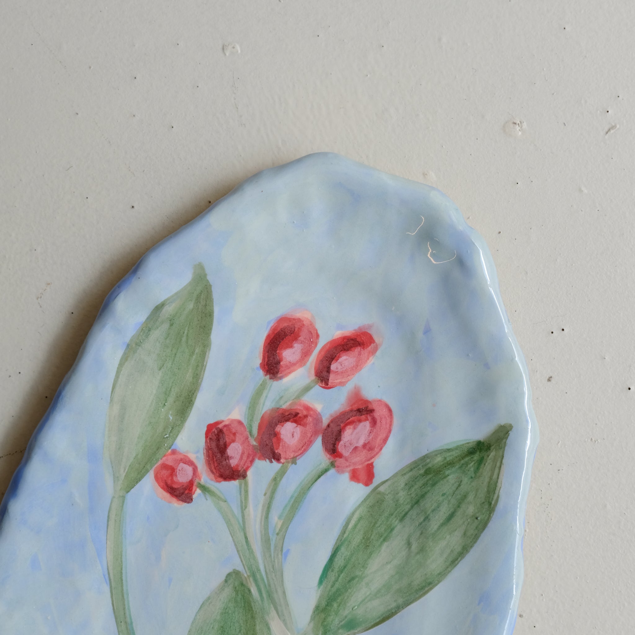 Plat SU25-11 en faïence L 34cm - multicolore Samantha Kerdine pour Brutal Ceramics