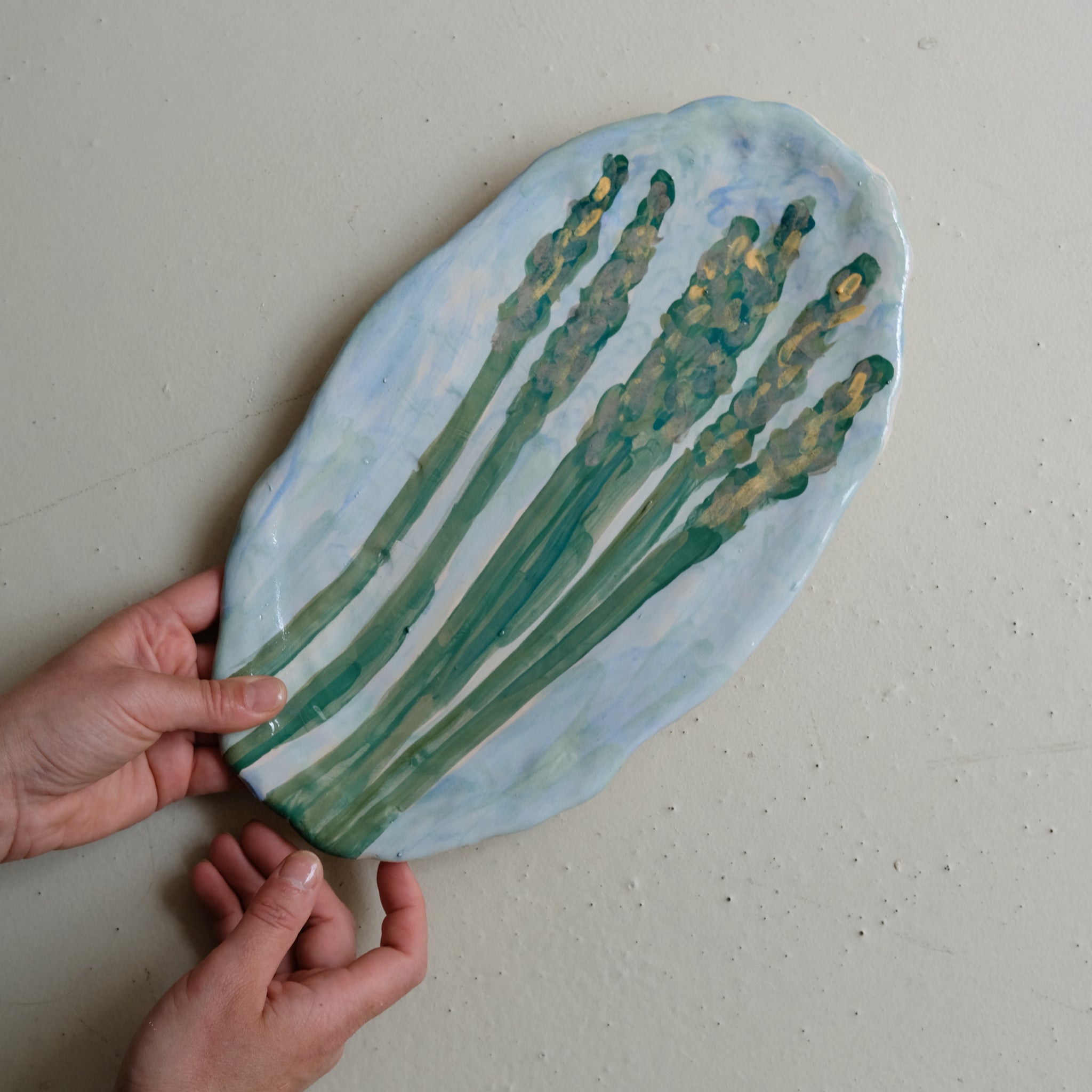 Plat SU25-10 en faïence L 34cm - multicolore Samantha Kerdine pour Brutal Ceramics