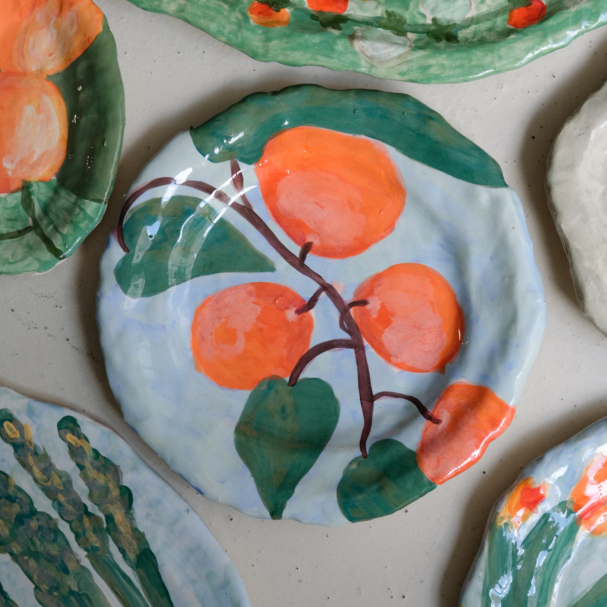 Plat SU25-06 en faïence D 26,5cm - multicolore Samantha Kerdine pour Brutal Ceramics
