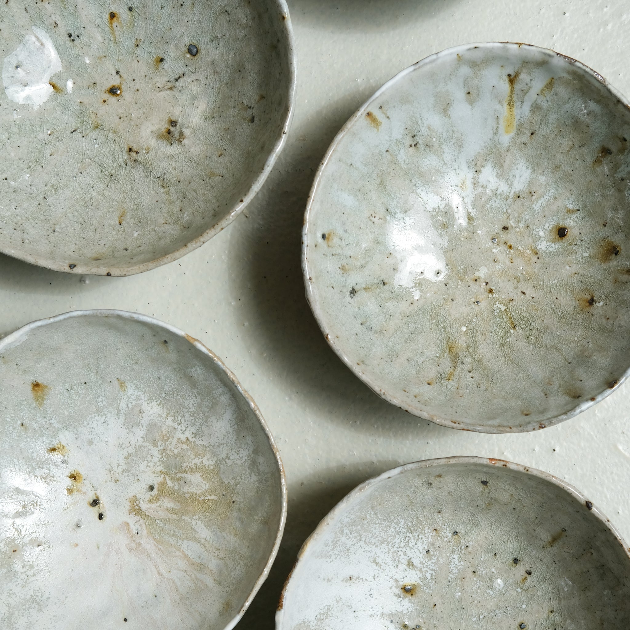 Bol en grès recolté D 18cm cuisson feu- vert céladon de Nathalie Reocreux chez Brutal Ceramics